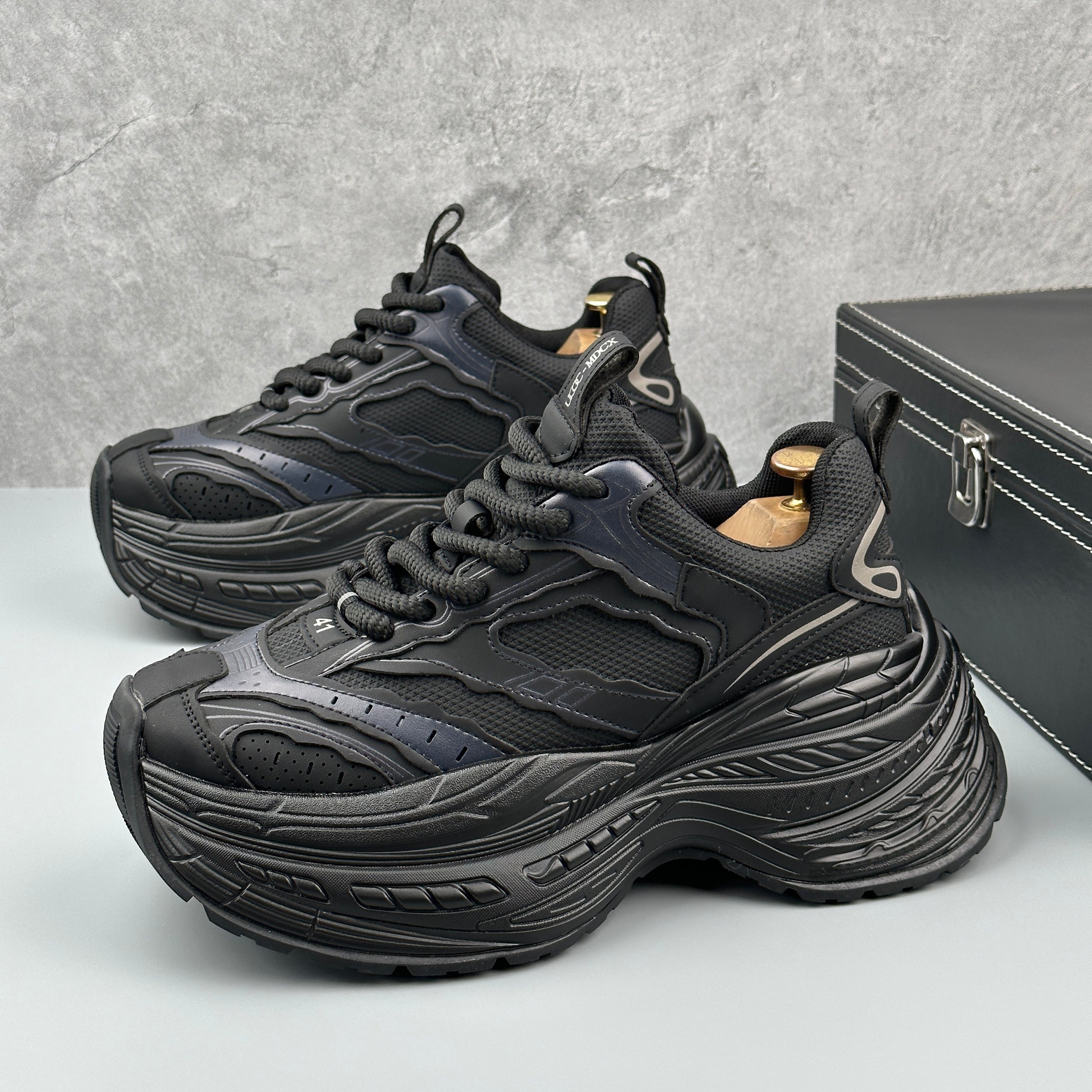 Hybriss ElevateMesh Black– Youth Dad Shoes