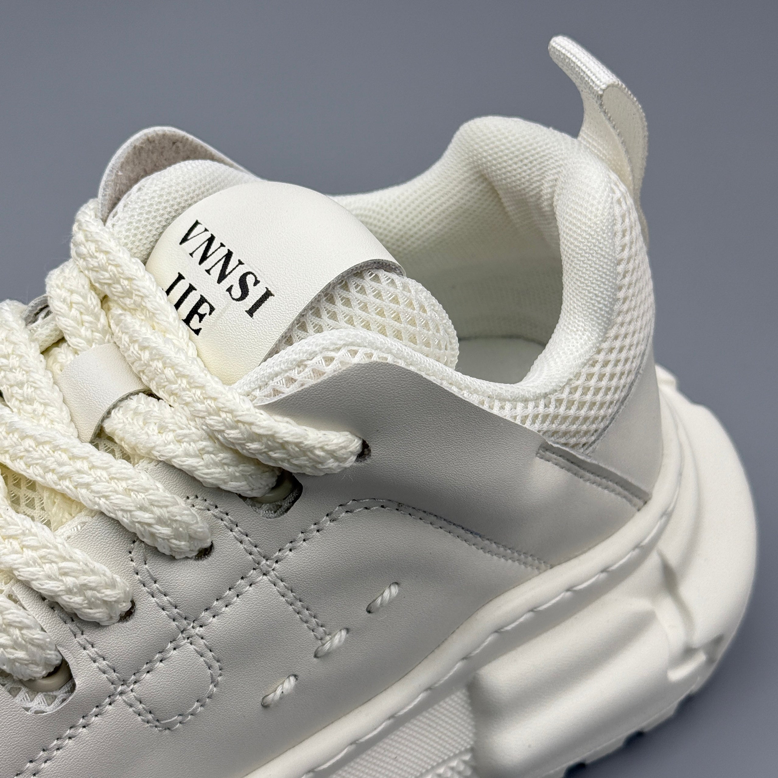 Hybriss SimpleStitch White– PU & Mikrofaserleder Sommer-Sneakers