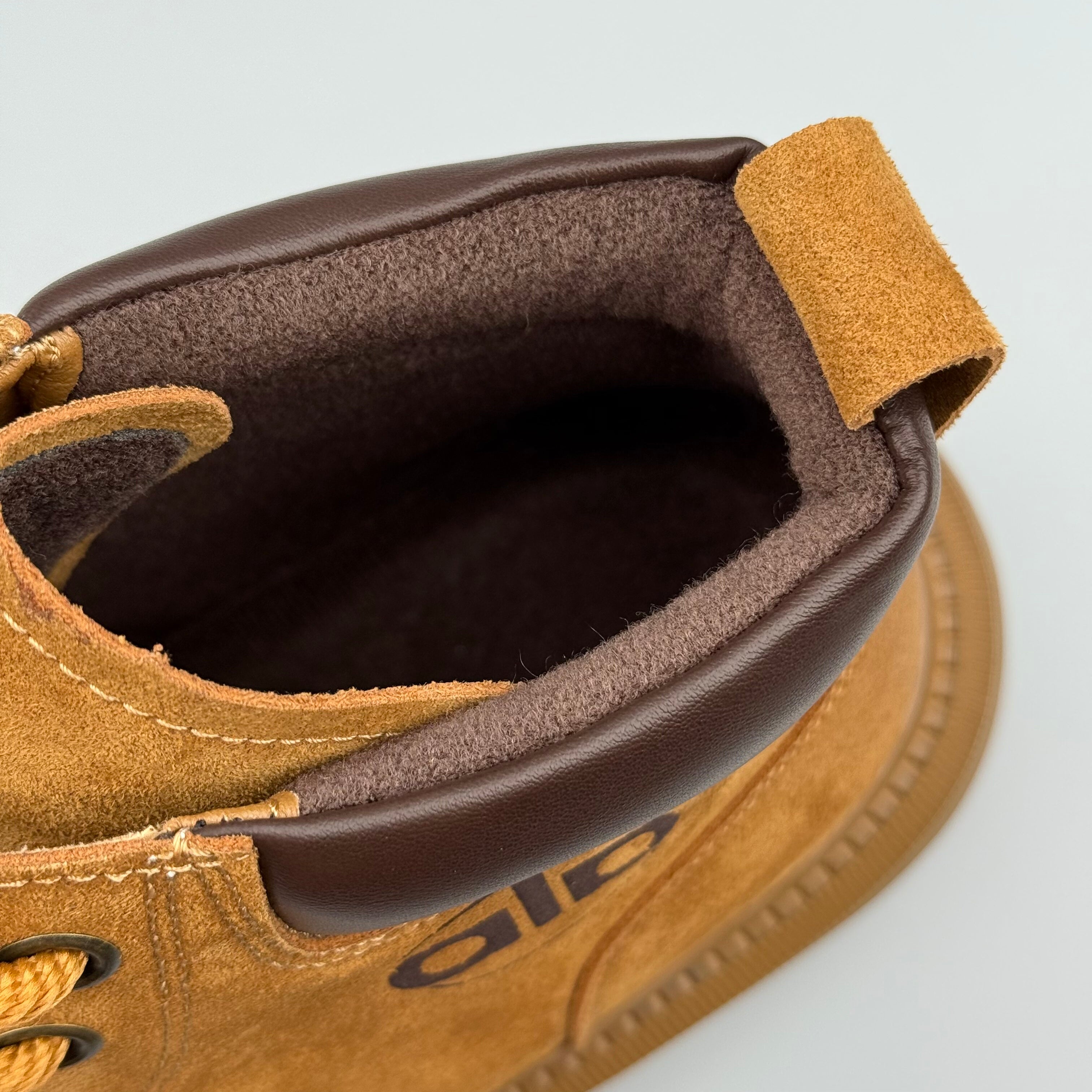 Hybriss Ember– Nubuck Martin Boots