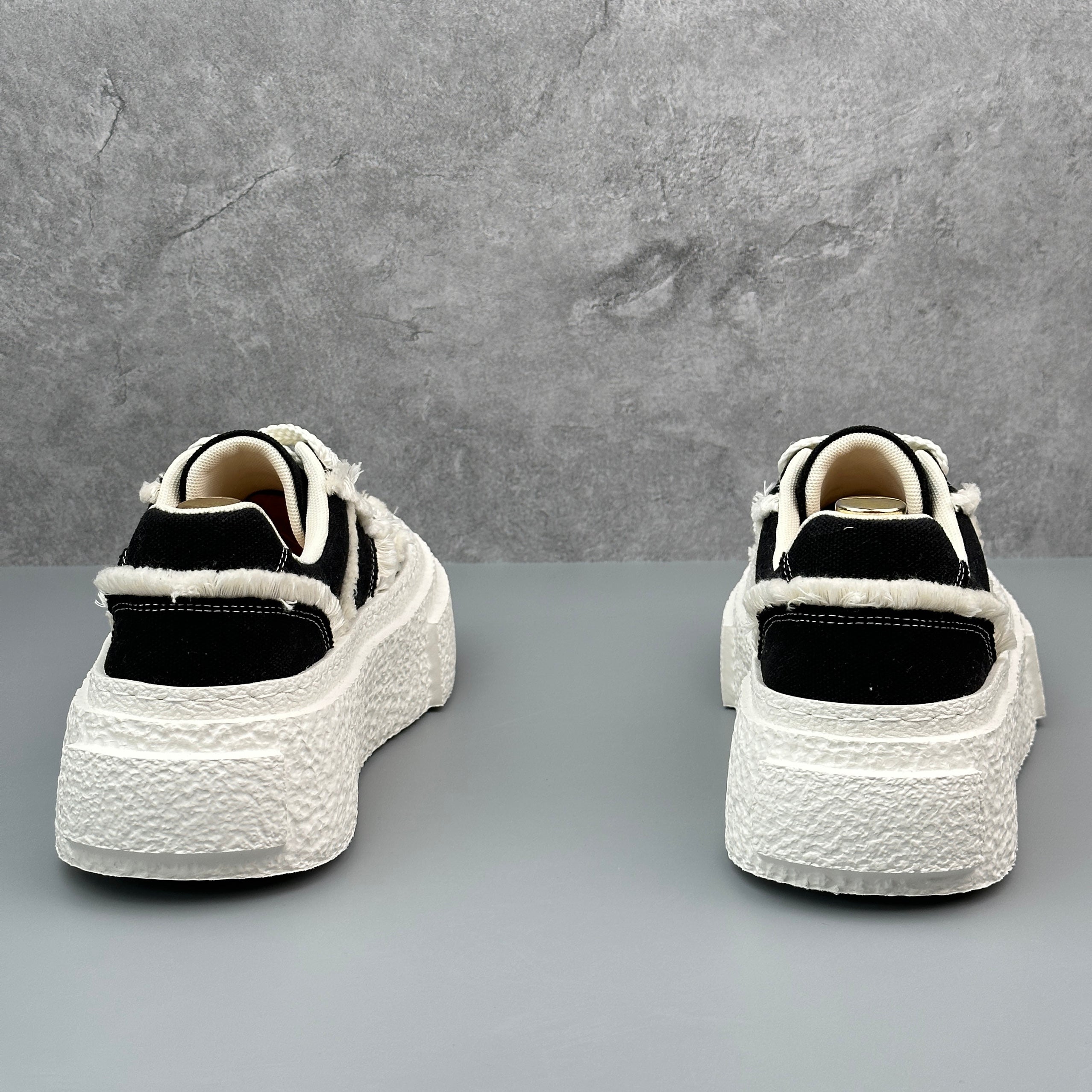 Hybriss TasselCore Black– Mikrofaserleder Sneakers