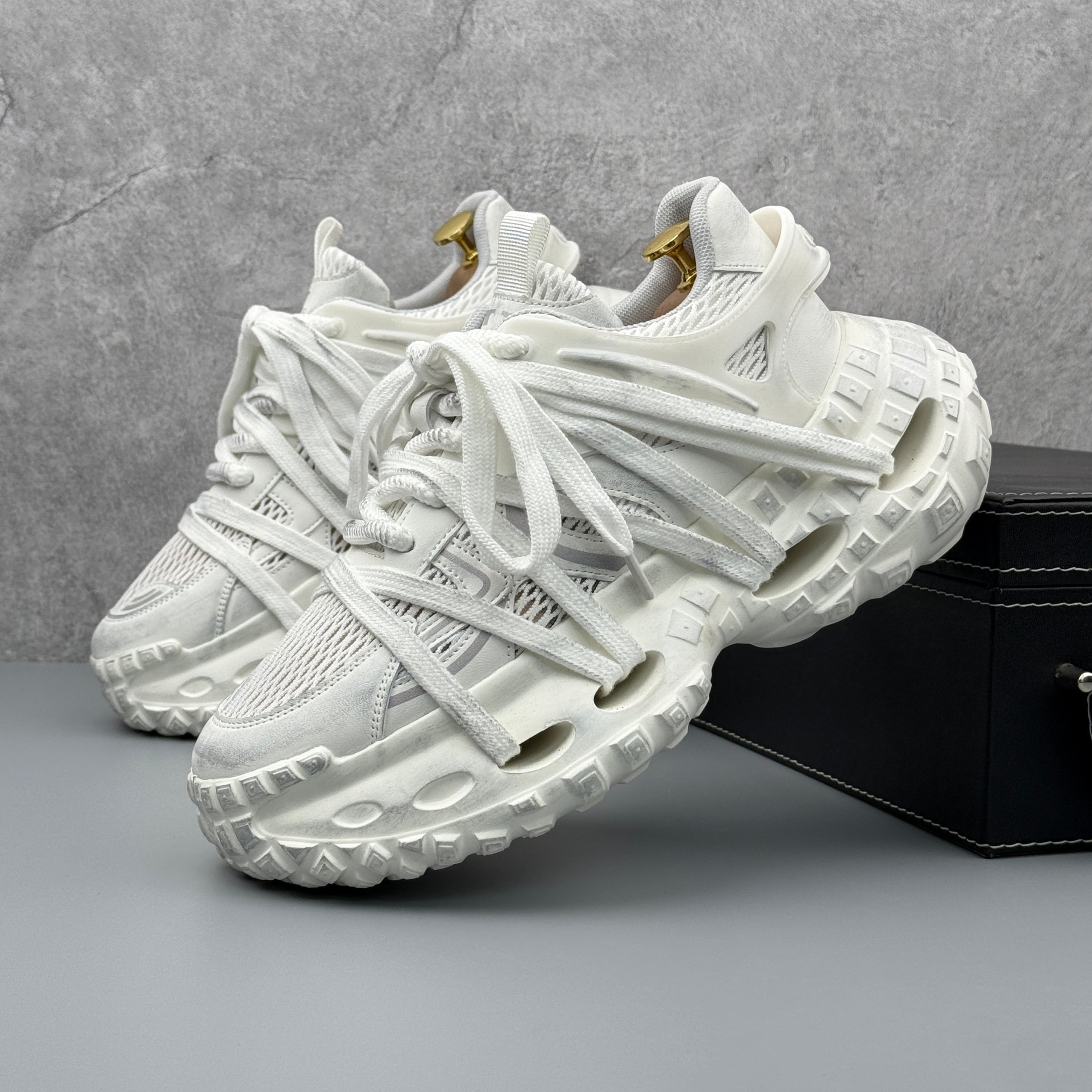 Hybriss DailyThread White– Retro Dad Shoes