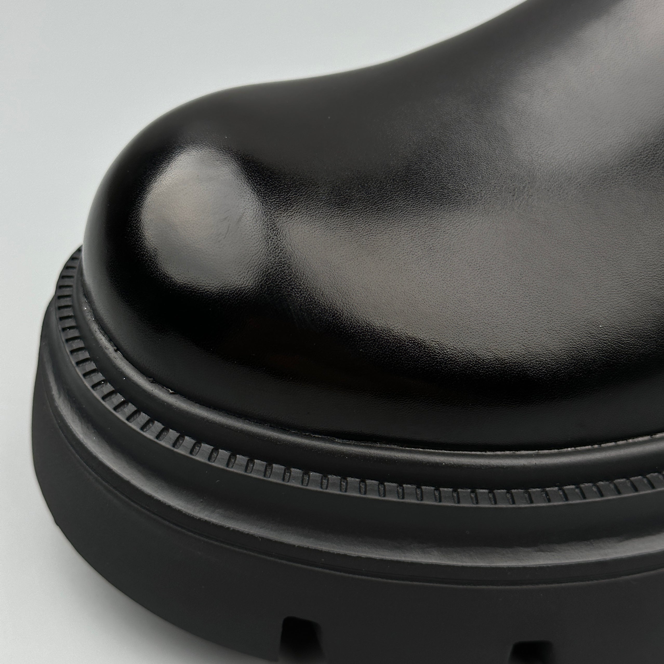 Hybriss Dominion– Mid-Ankle Chelsea Boots