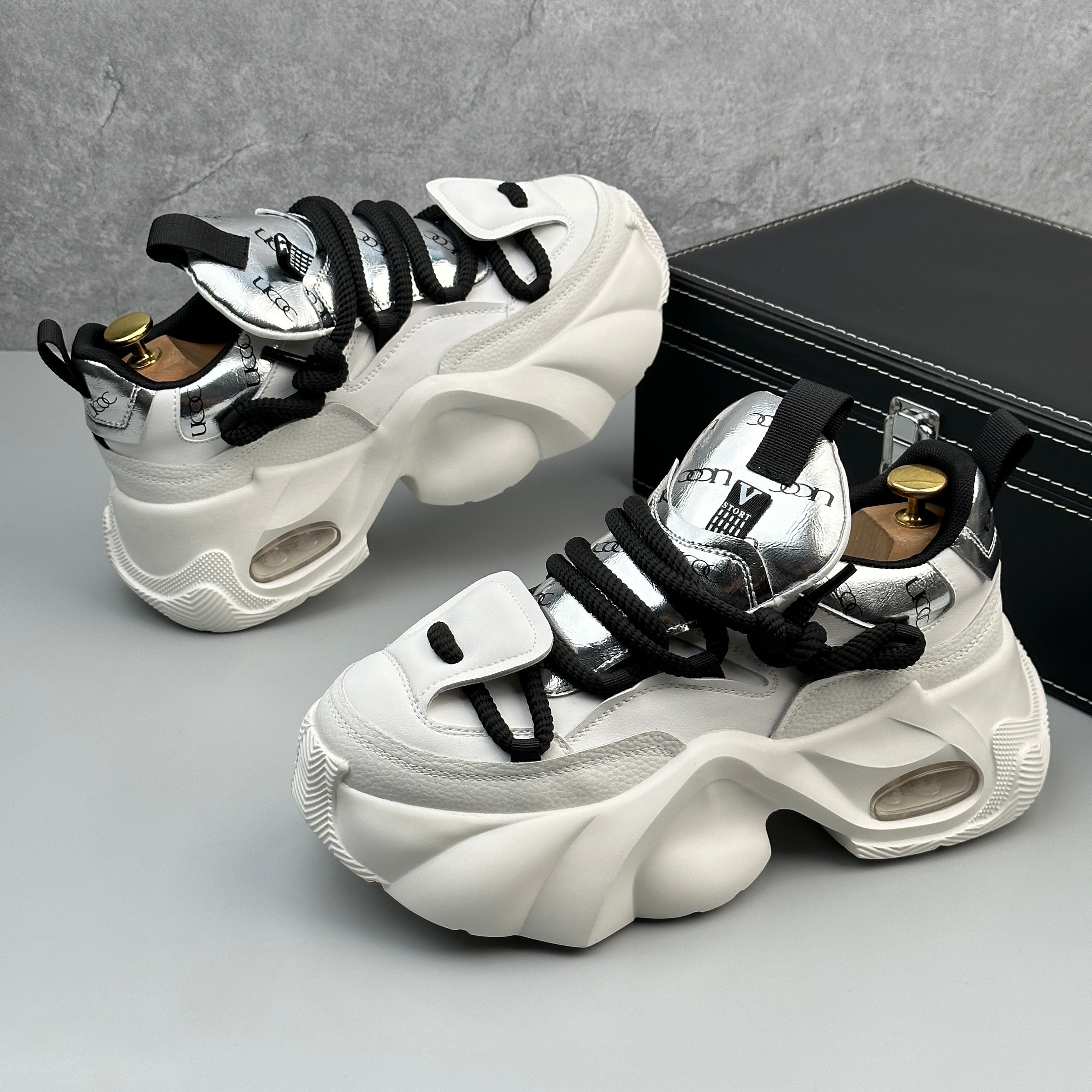 Hybriss SparkSplice Silver– Sporty Dad Shoes