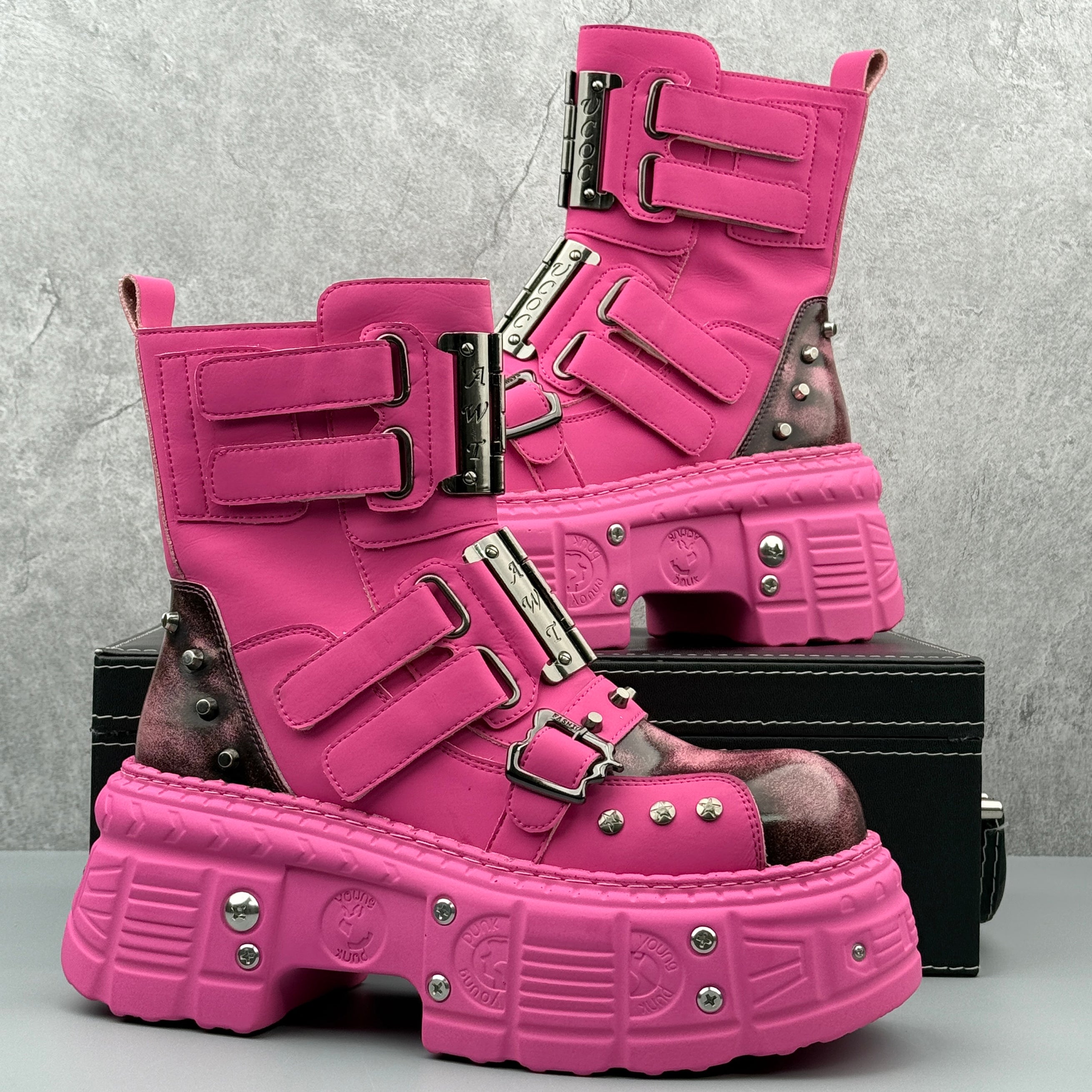 Hybriss Rampart– Martin Boots with Rivet Detail