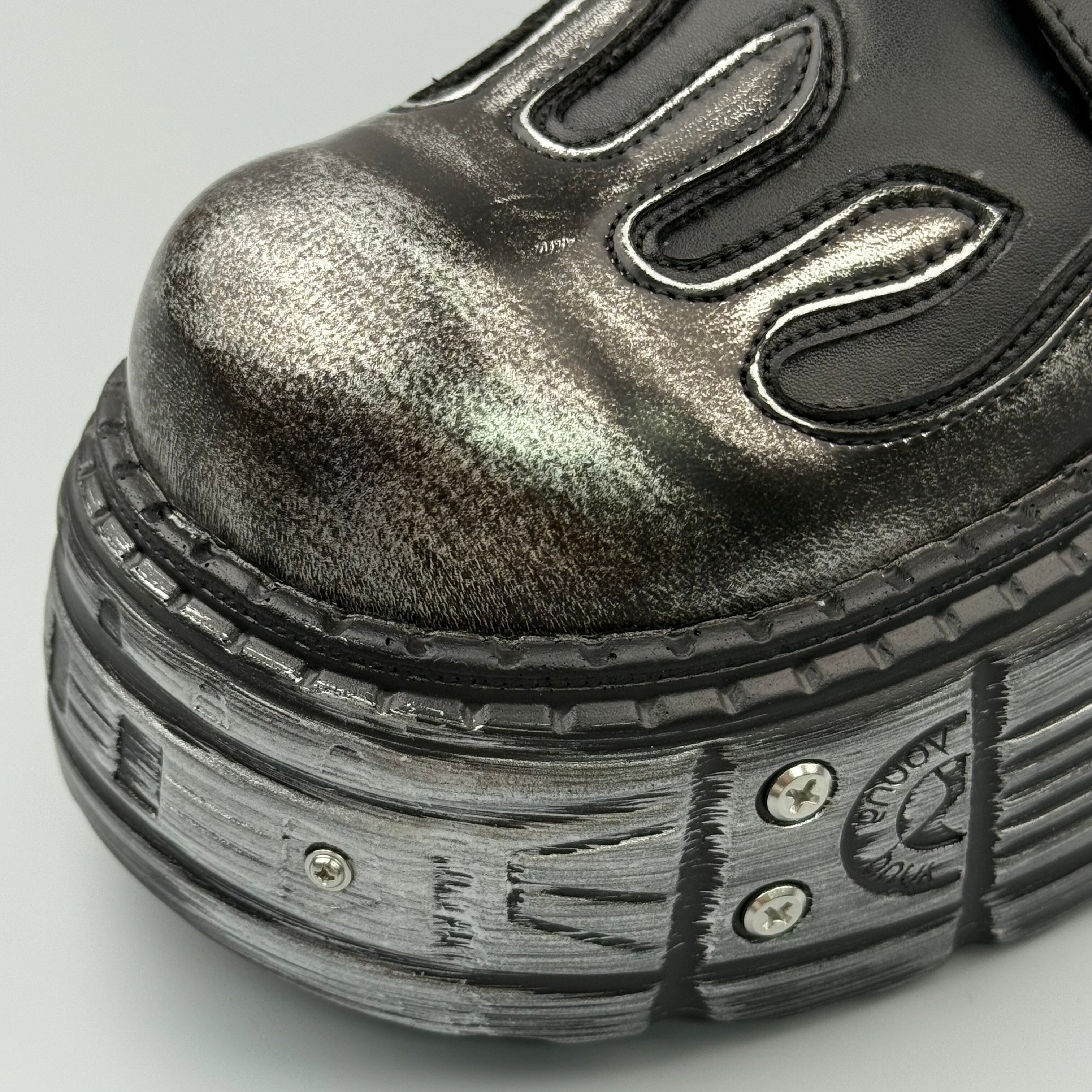 Hybriss Summit– Minimalist Martin Boots