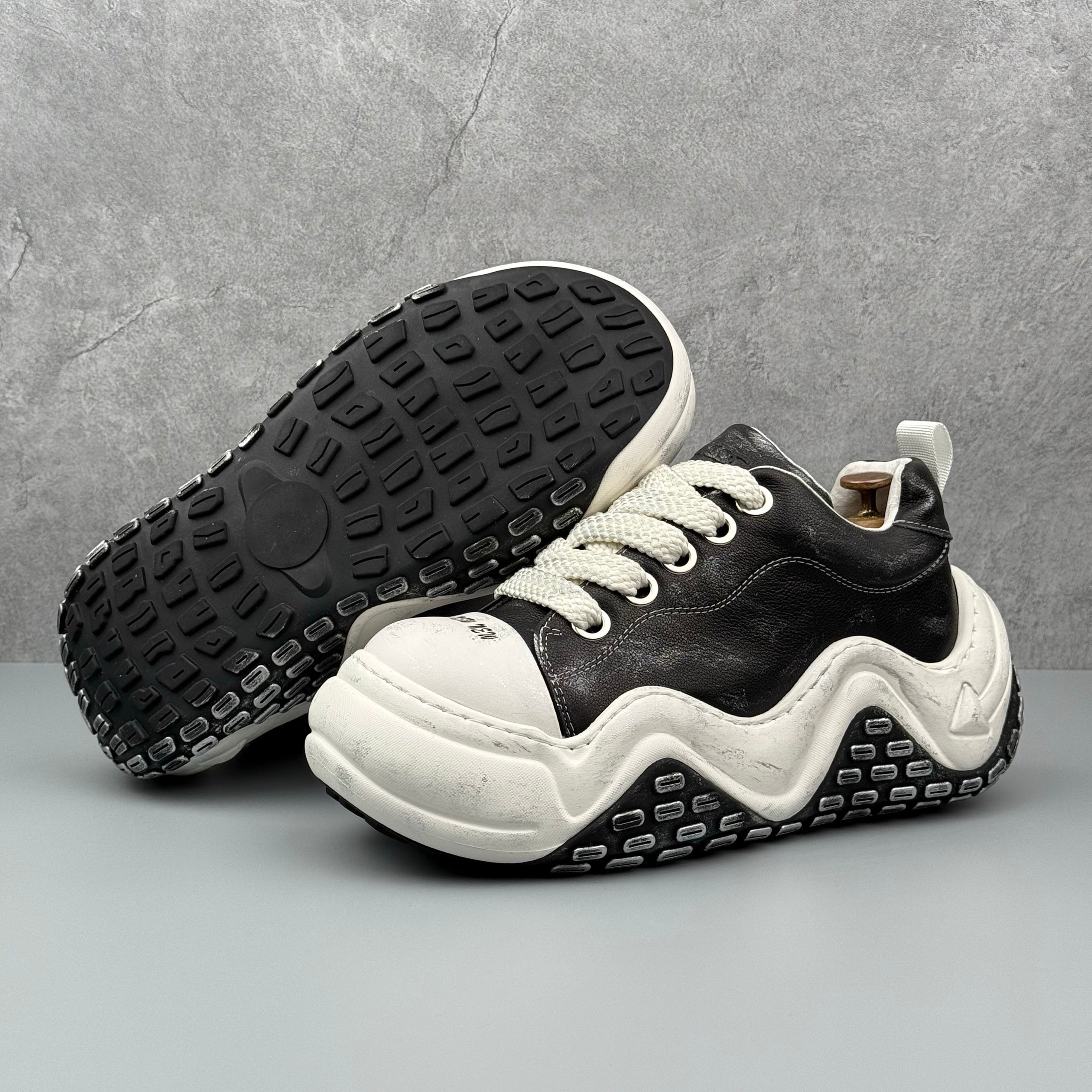 Hybriss RubbedCore Black– Leather Dad Shoes