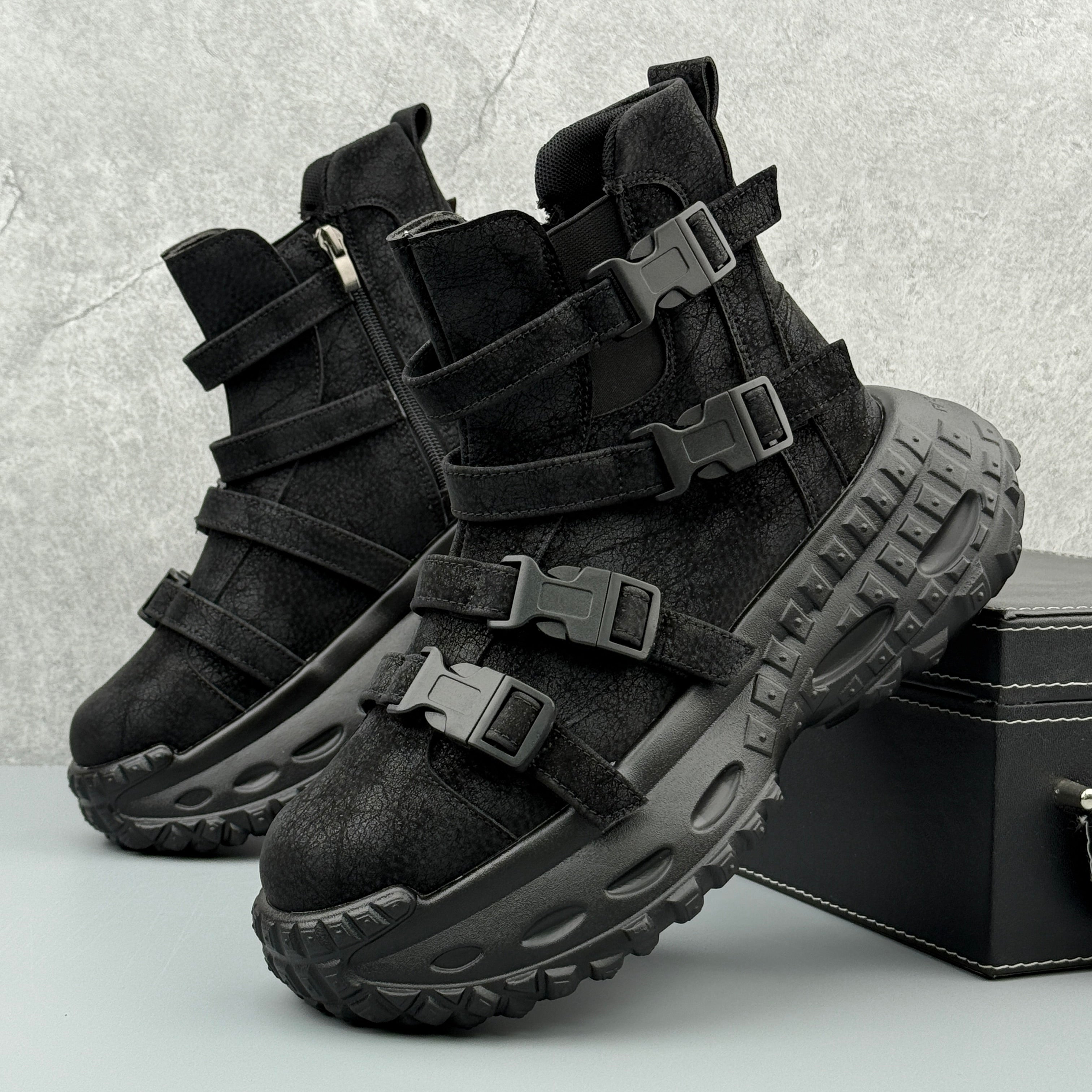 Hybriss Stitch– Nubuck Martin Boots