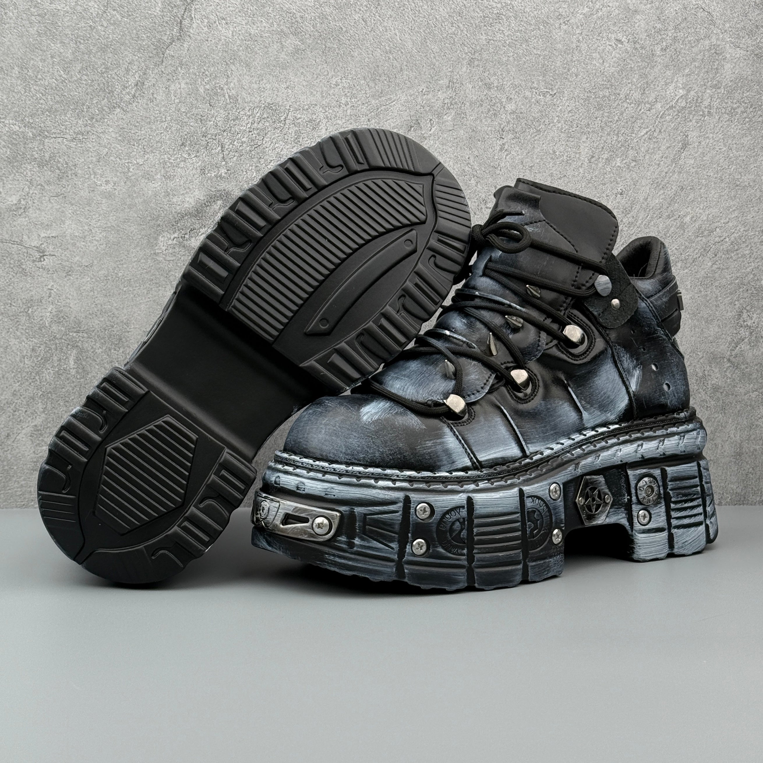 Hybriss Relic– Vintage Martin Boots