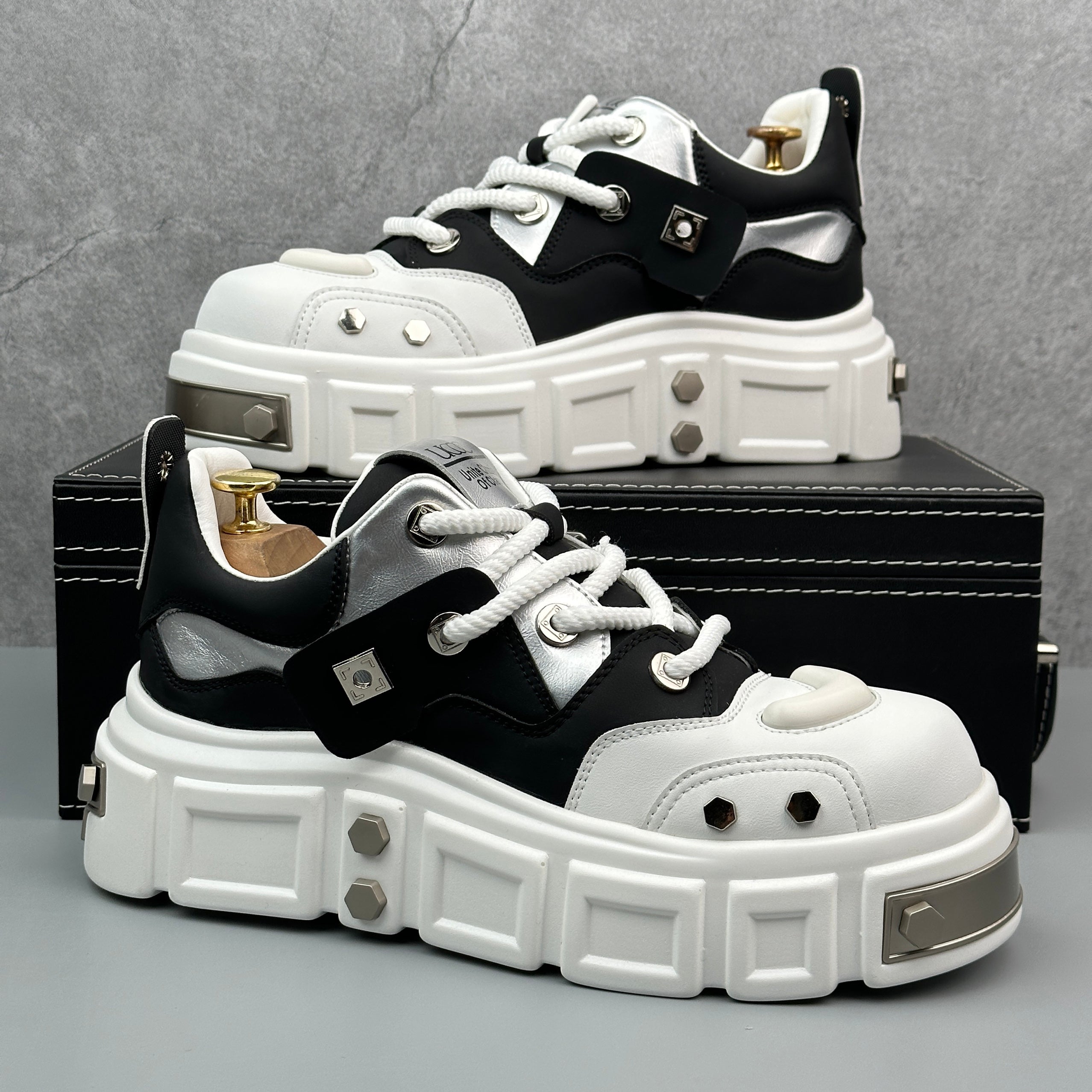 Hybriss RivetCore Black White– Chinese Style Dad Shoes