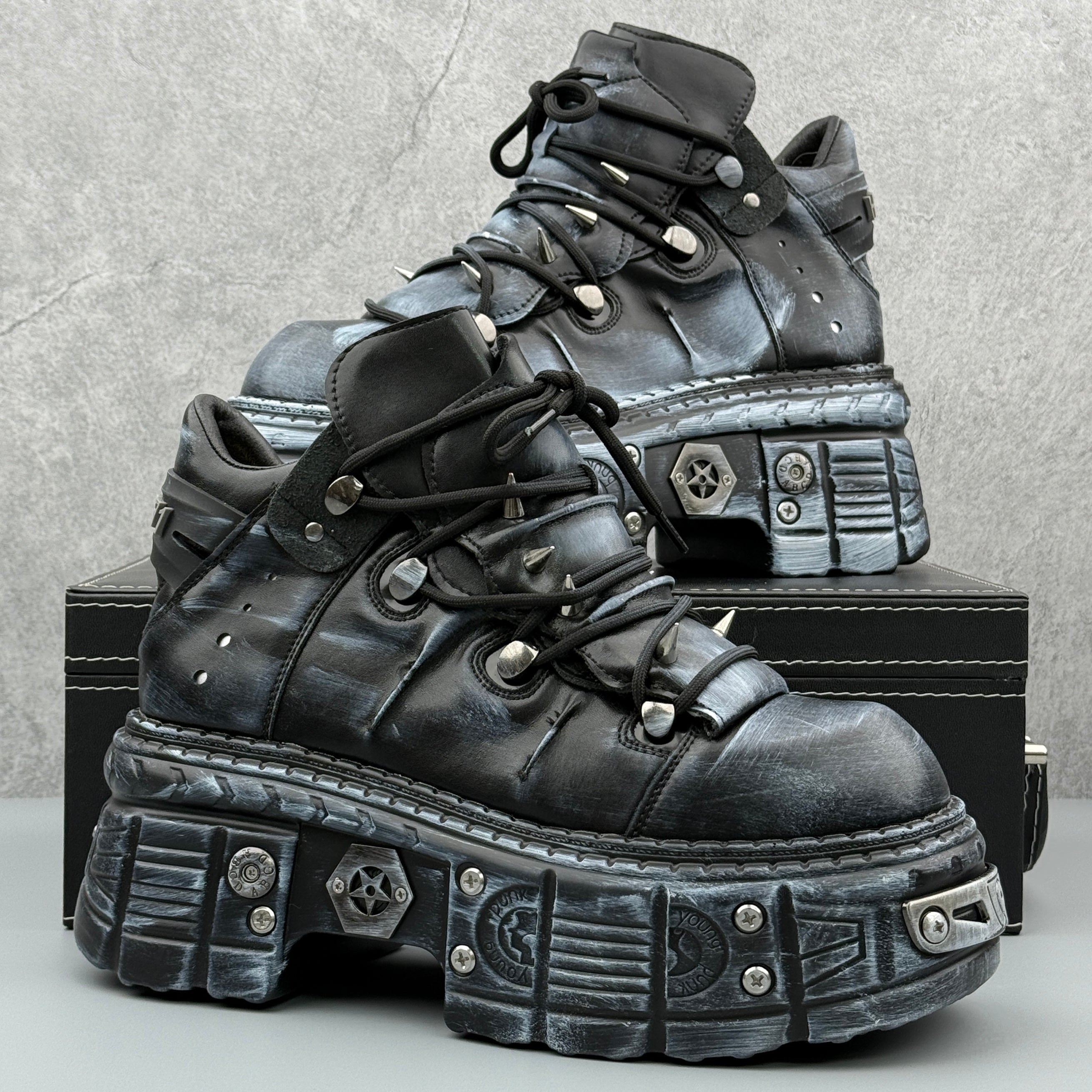 Hybriss Relic– Vintage Martin Boots