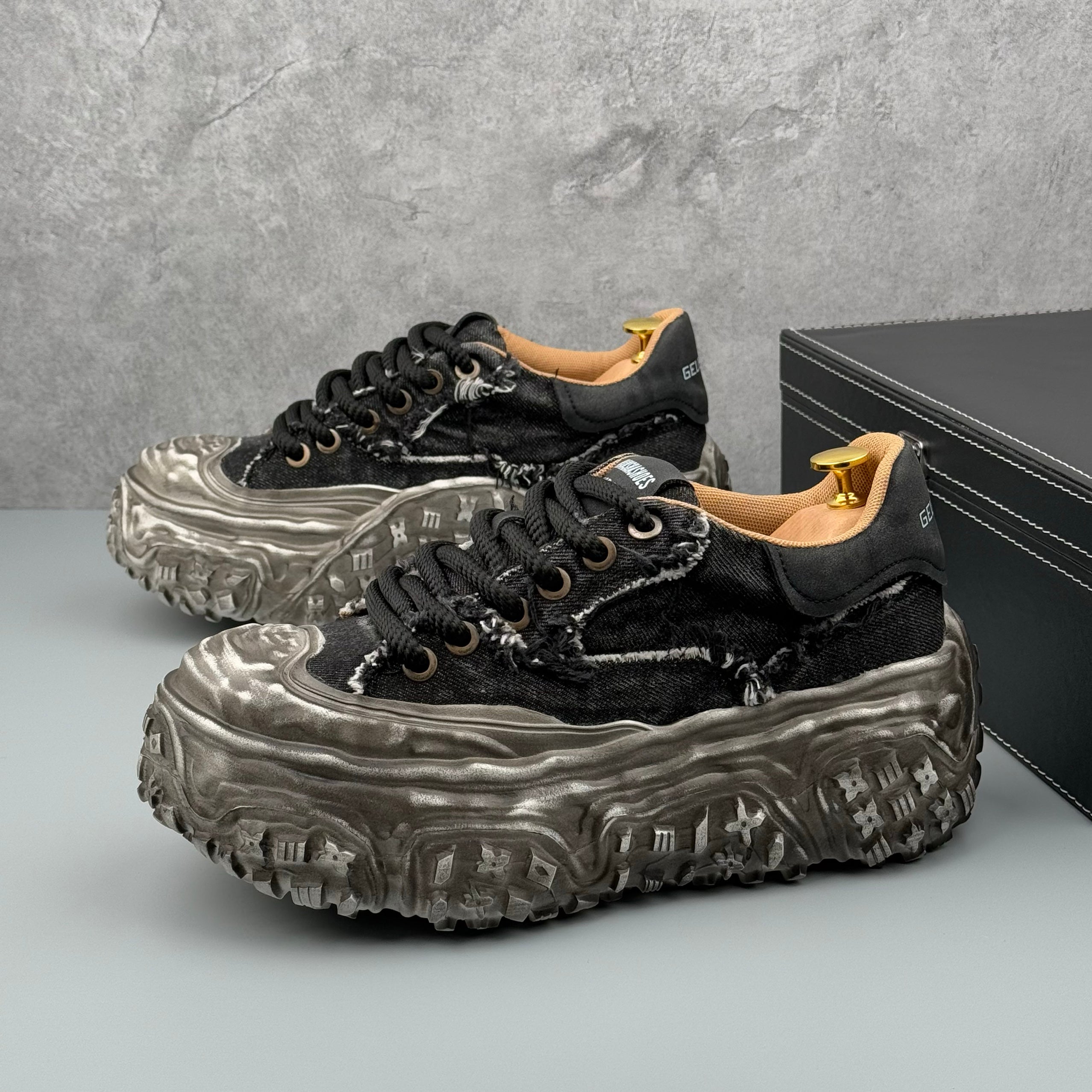 Hybriss UCOC TasselRise Black– Youth Dad Shoes