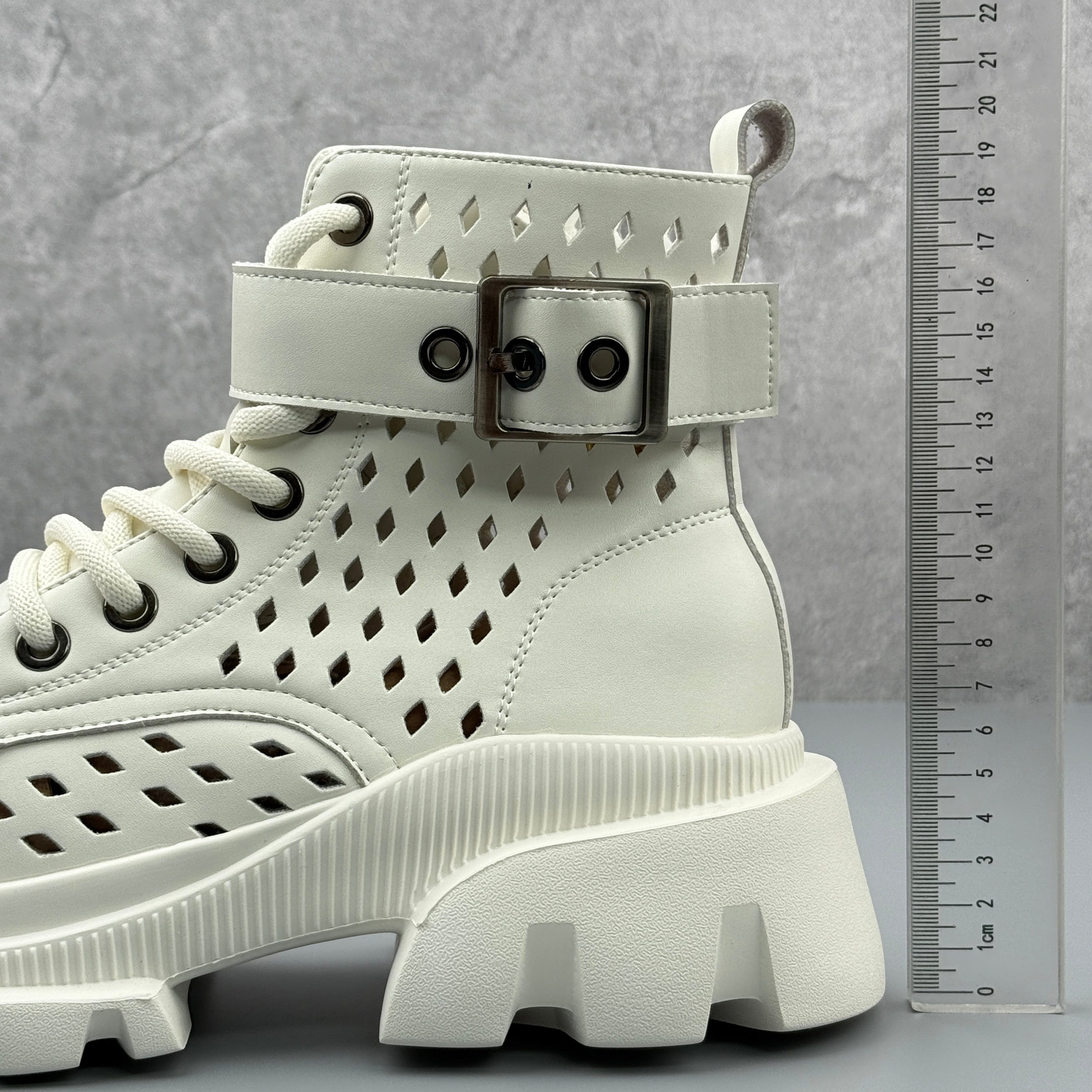 Hybriss Axis– Square Toe Martin Boots