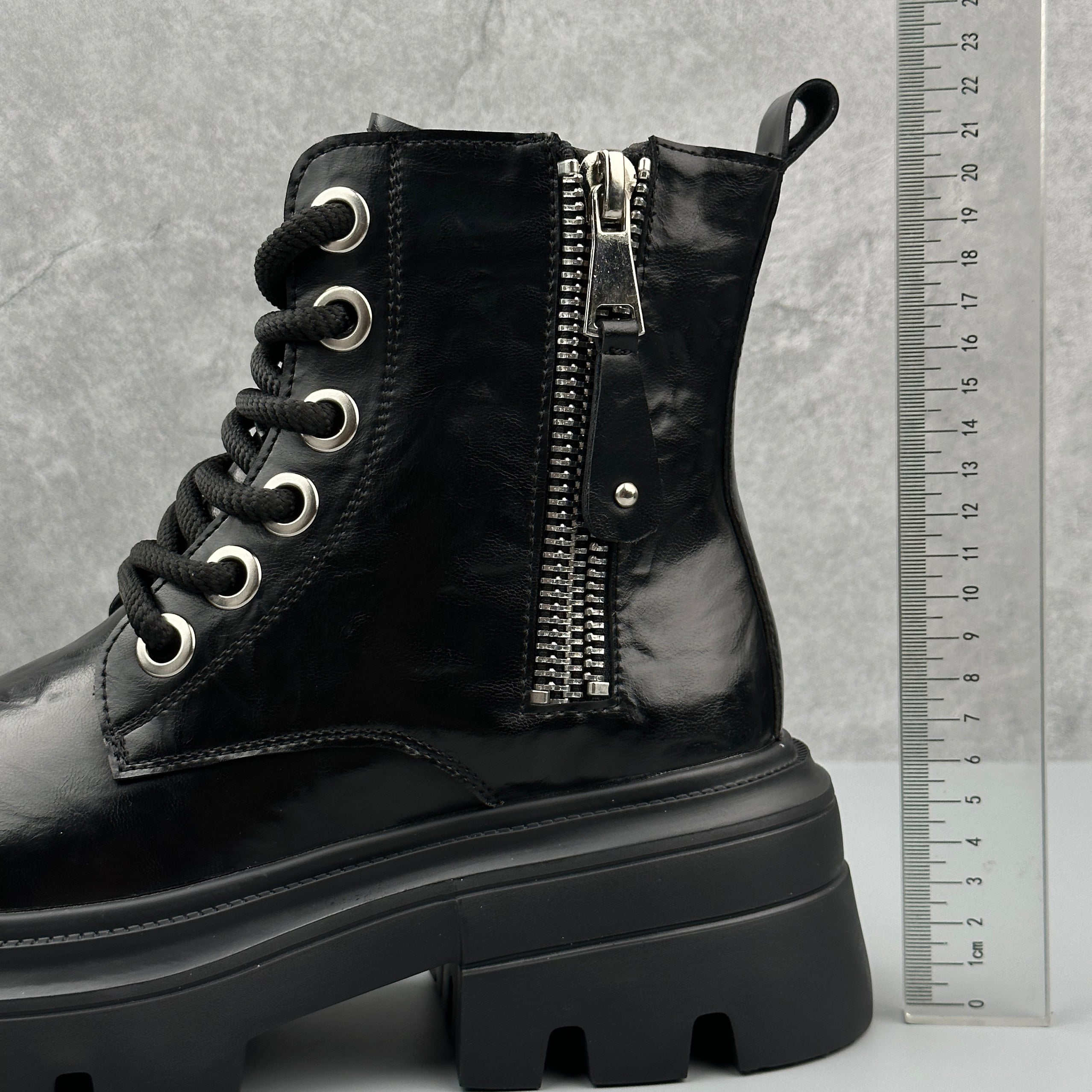 Hybriss Forge – Vintage Martin Boots