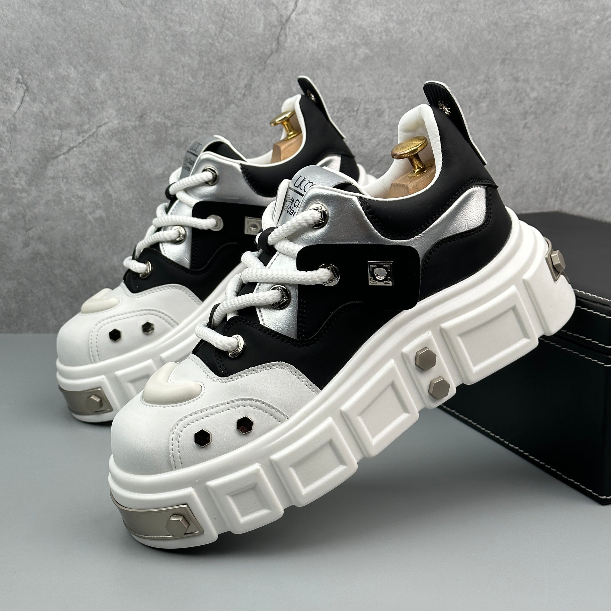 Hybriss RivetCore Black White– Chinese Style Dad Shoes