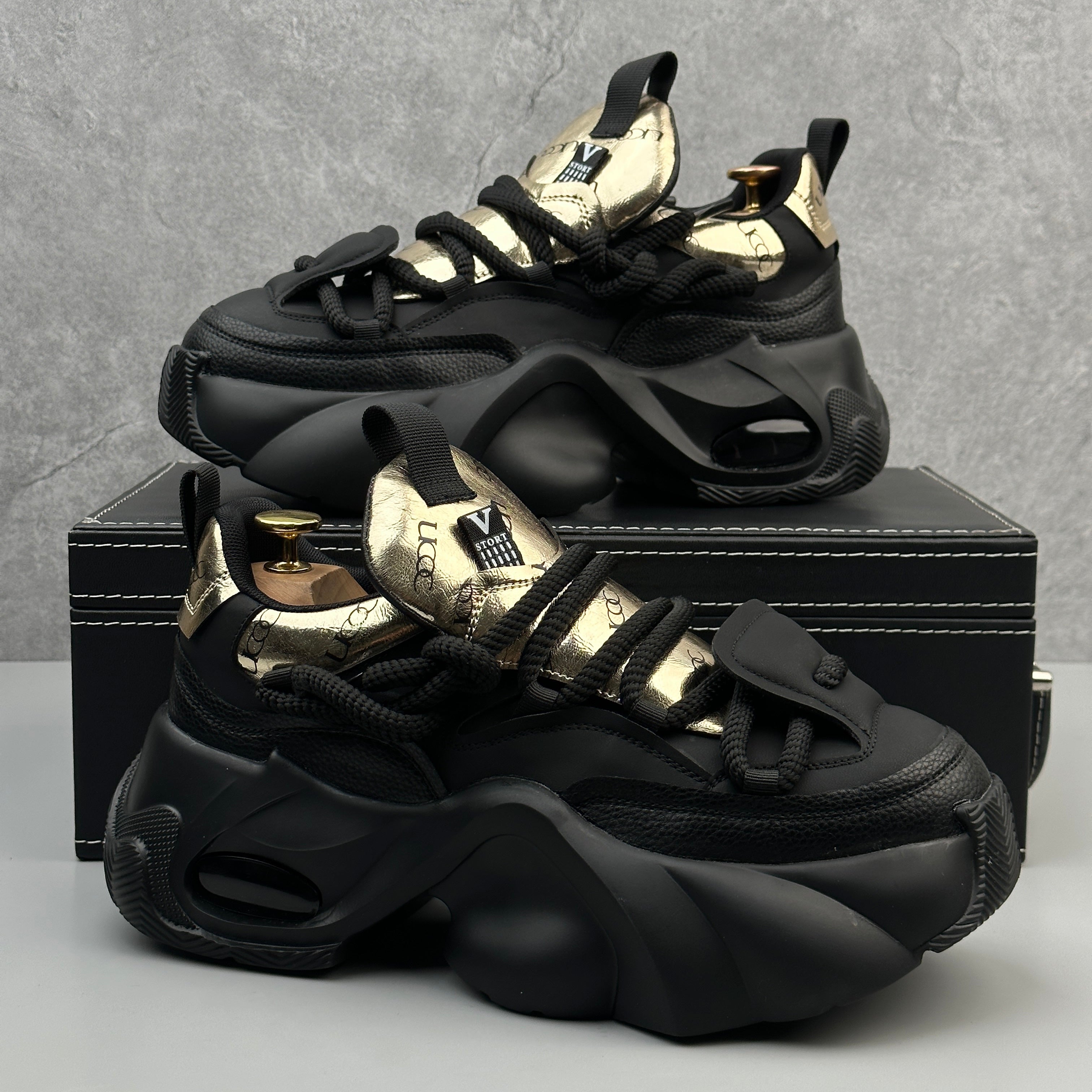 Hybriss SparkSplice Black Gold– Sporty Dad Shoes