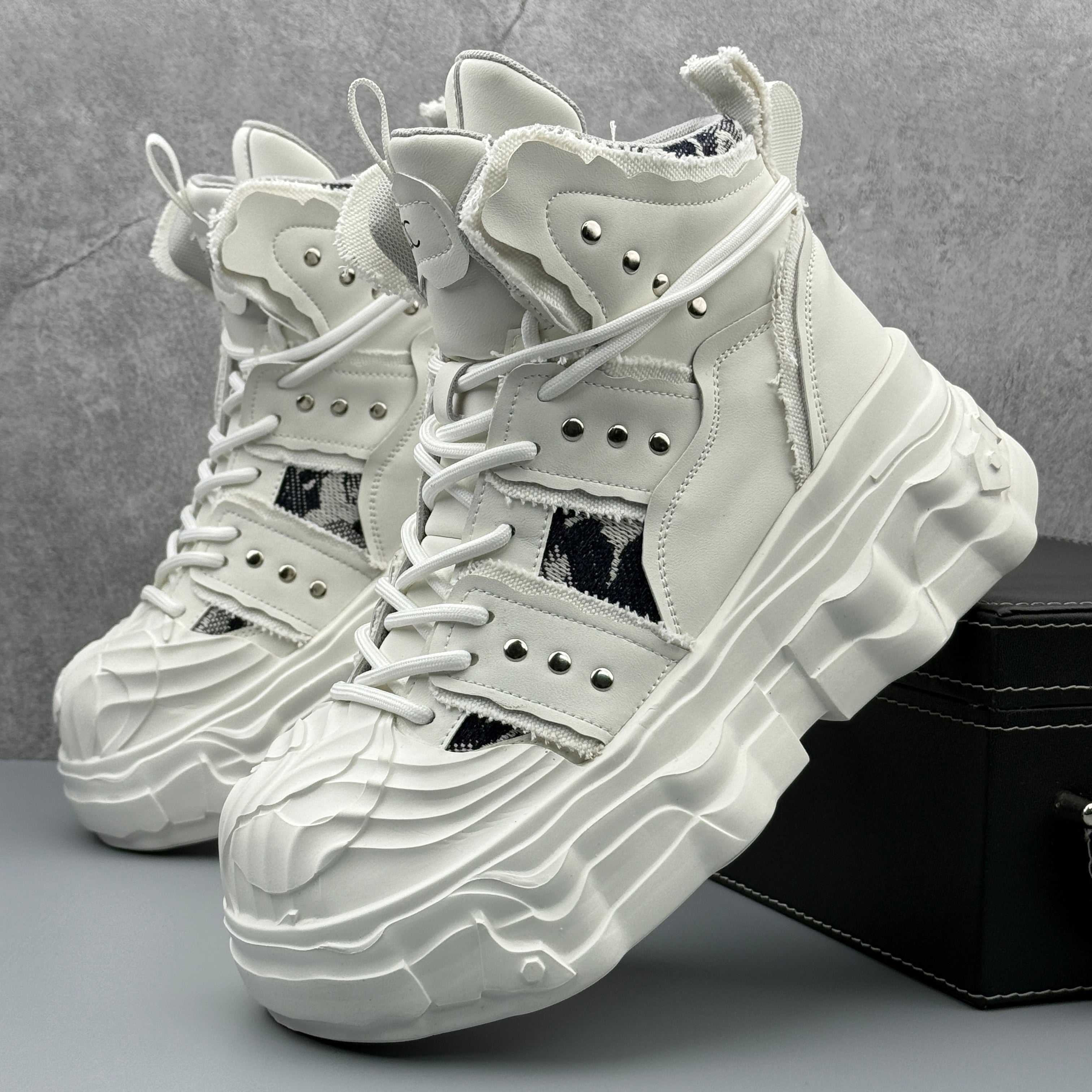 Hybriss Splice– Multi-Material Martin Boots