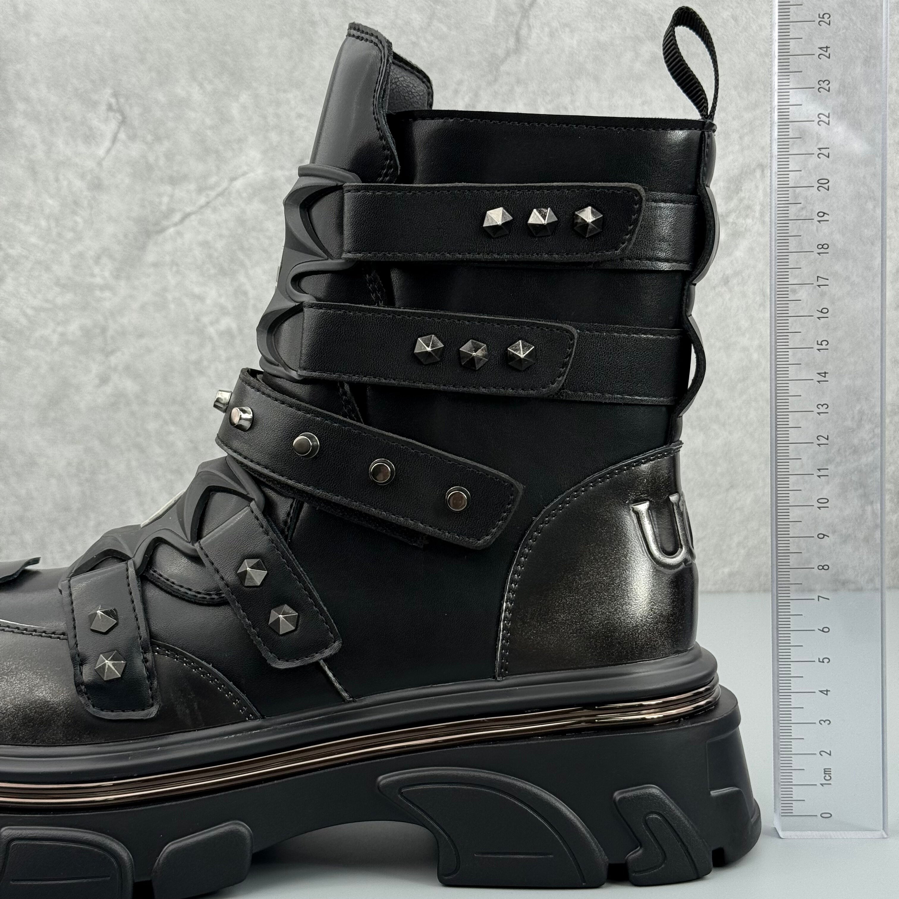 Hybriss Aegon– Retro Silber Martin Boots