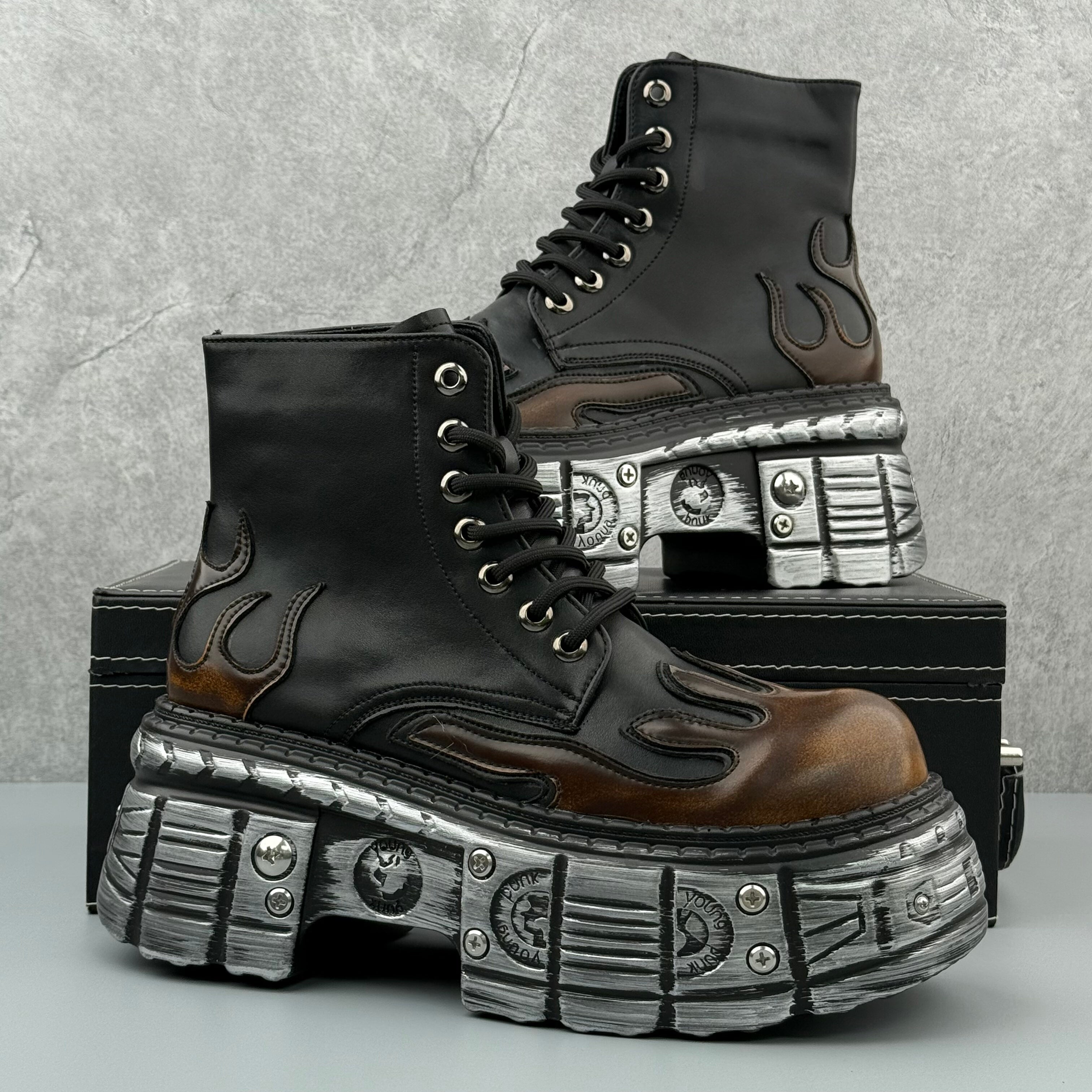 Hybriss Summit– Minimalist Martin Boots