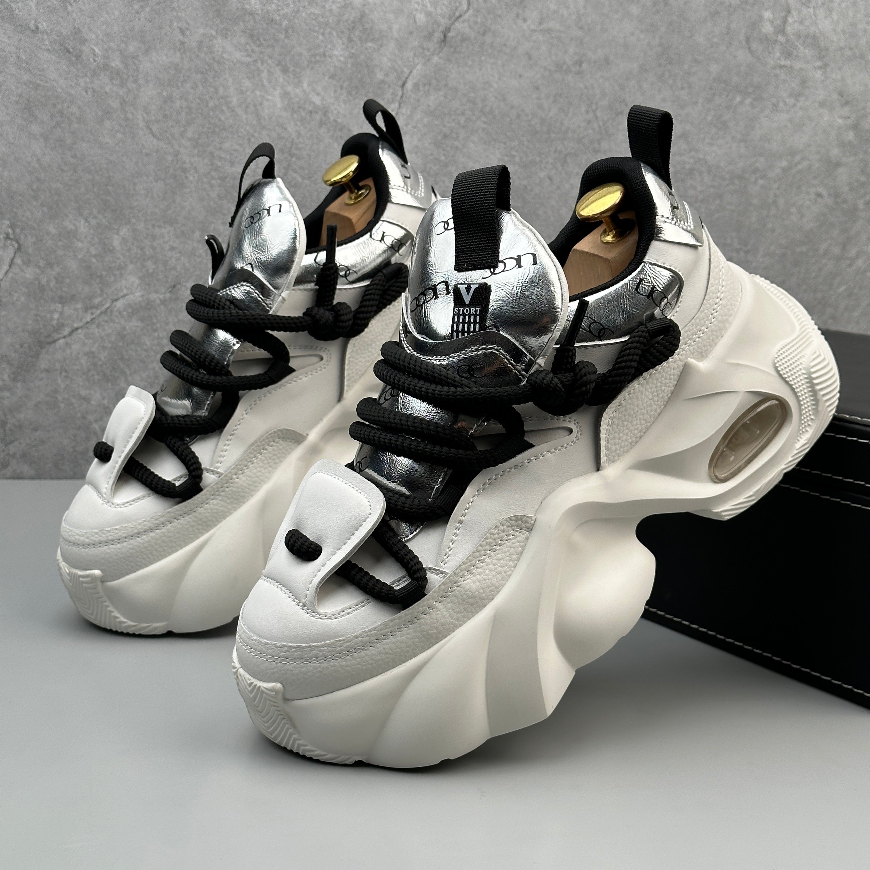 Hybriss SparkSplice Silver– Sporty Dad Shoes