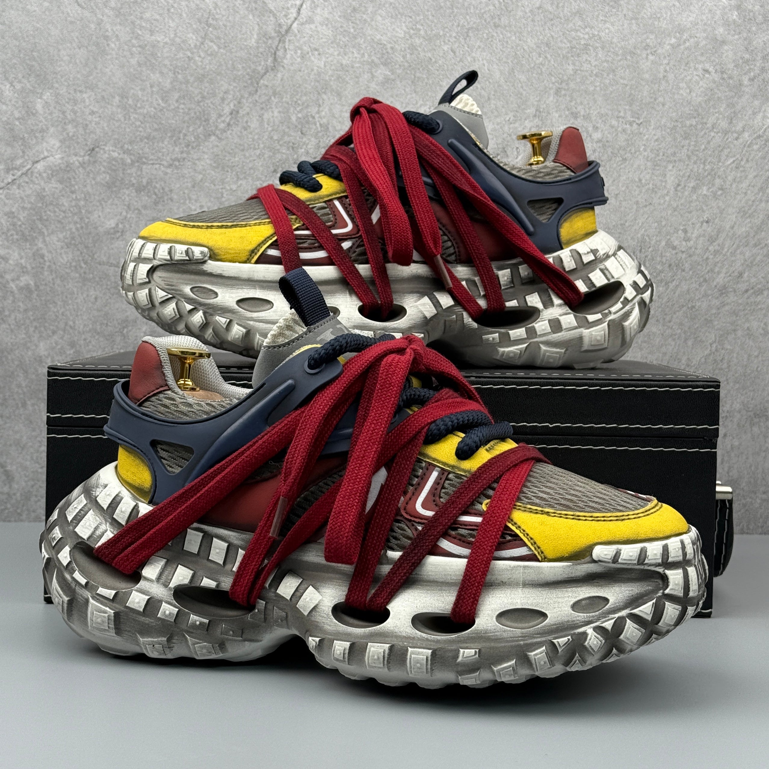 Hybriss DailyThread Anchor Red– Retro Dad Shoes