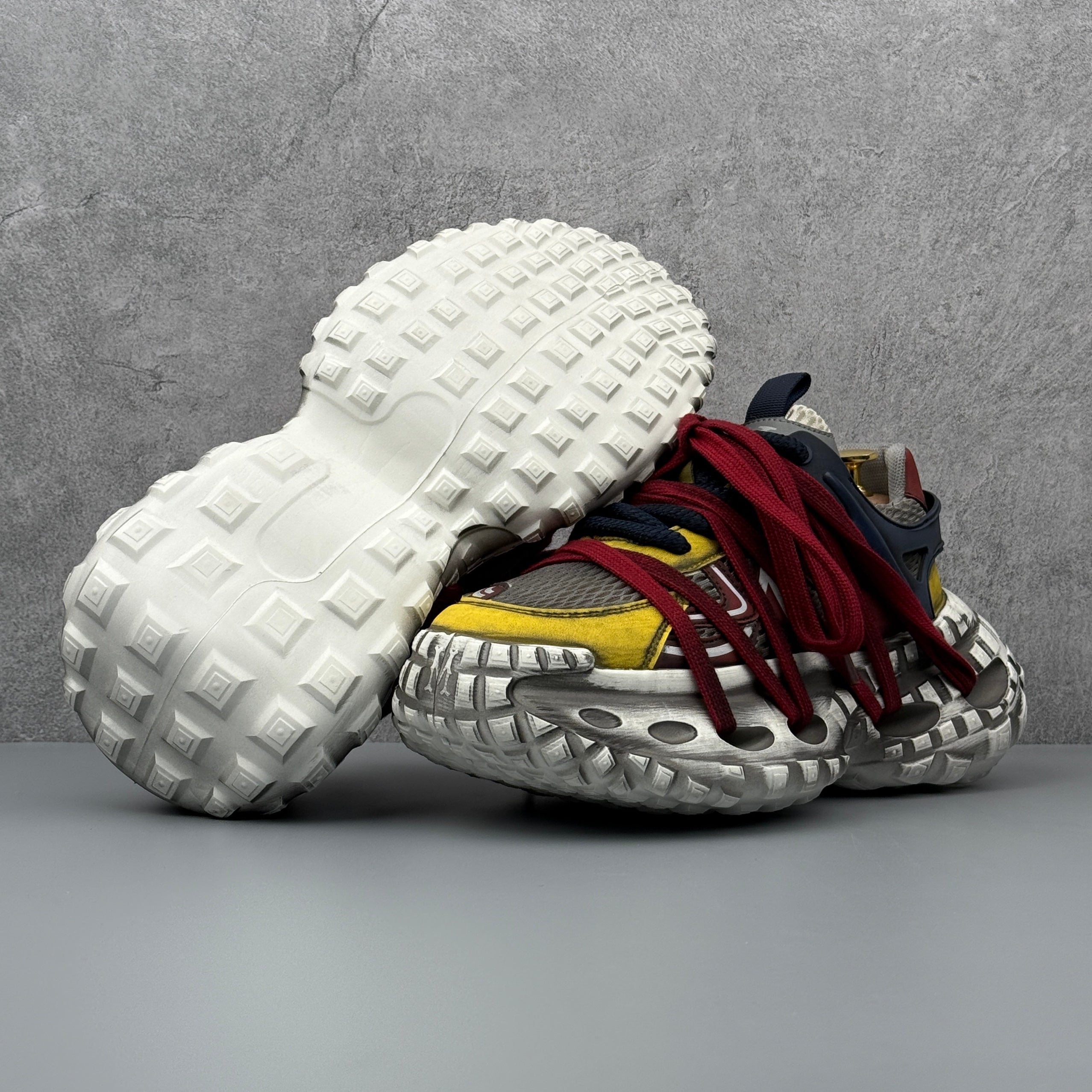 Hybriss DailyThread Anchor Red– Retro Dad Shoes