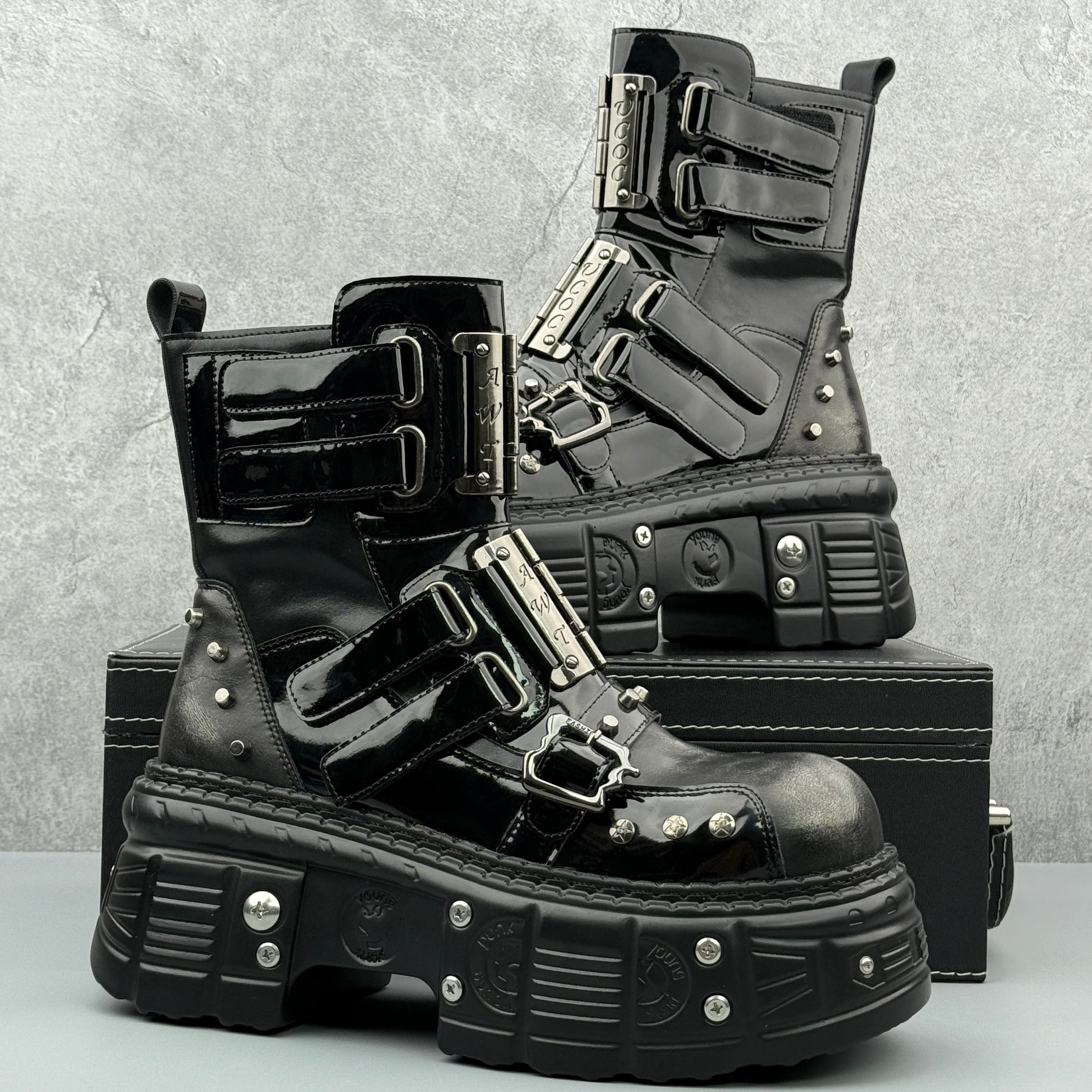 Hybriss Rampart– Martin Boots with Rivet Detail
