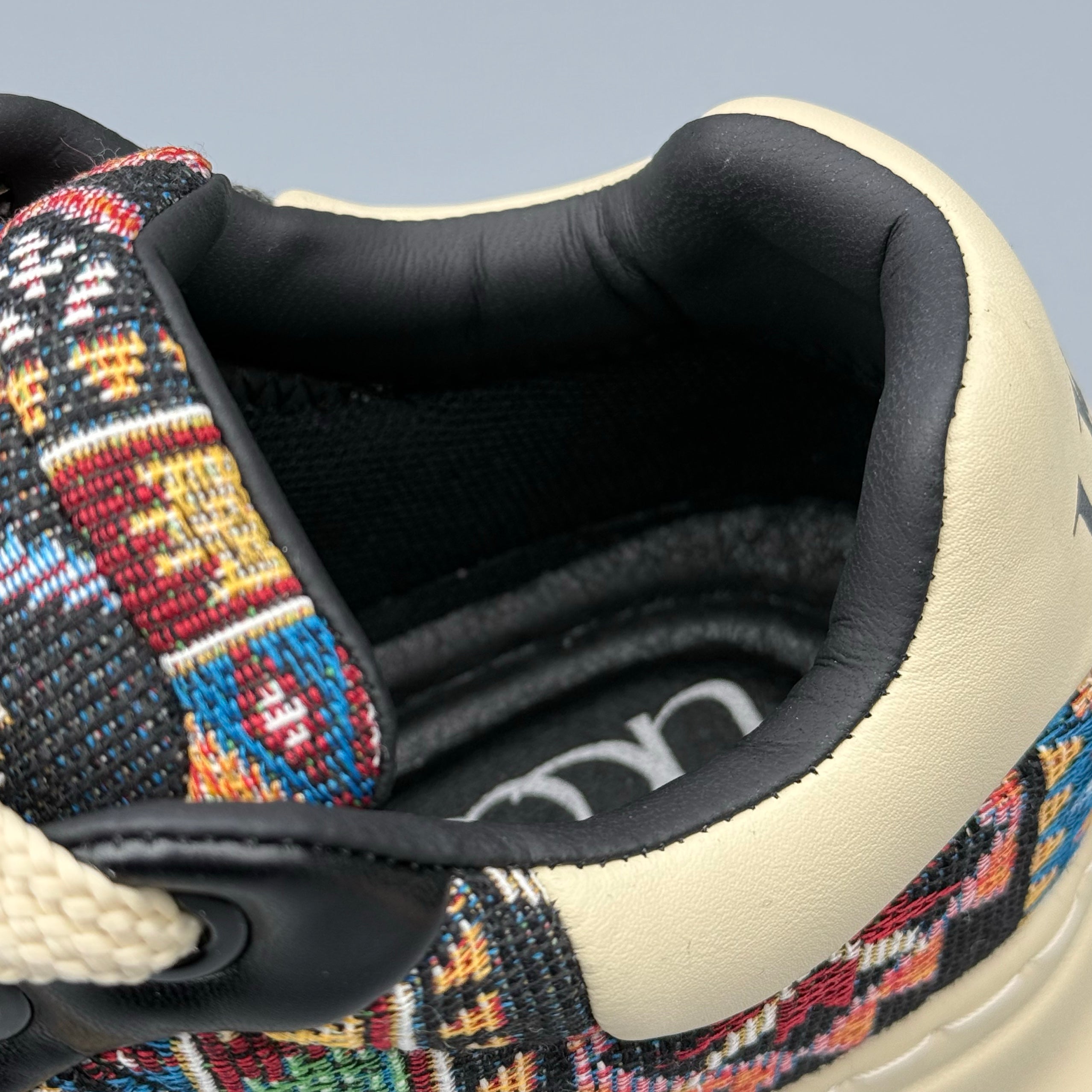 Hybriss DailyStitch Black– Vintage Sneakers