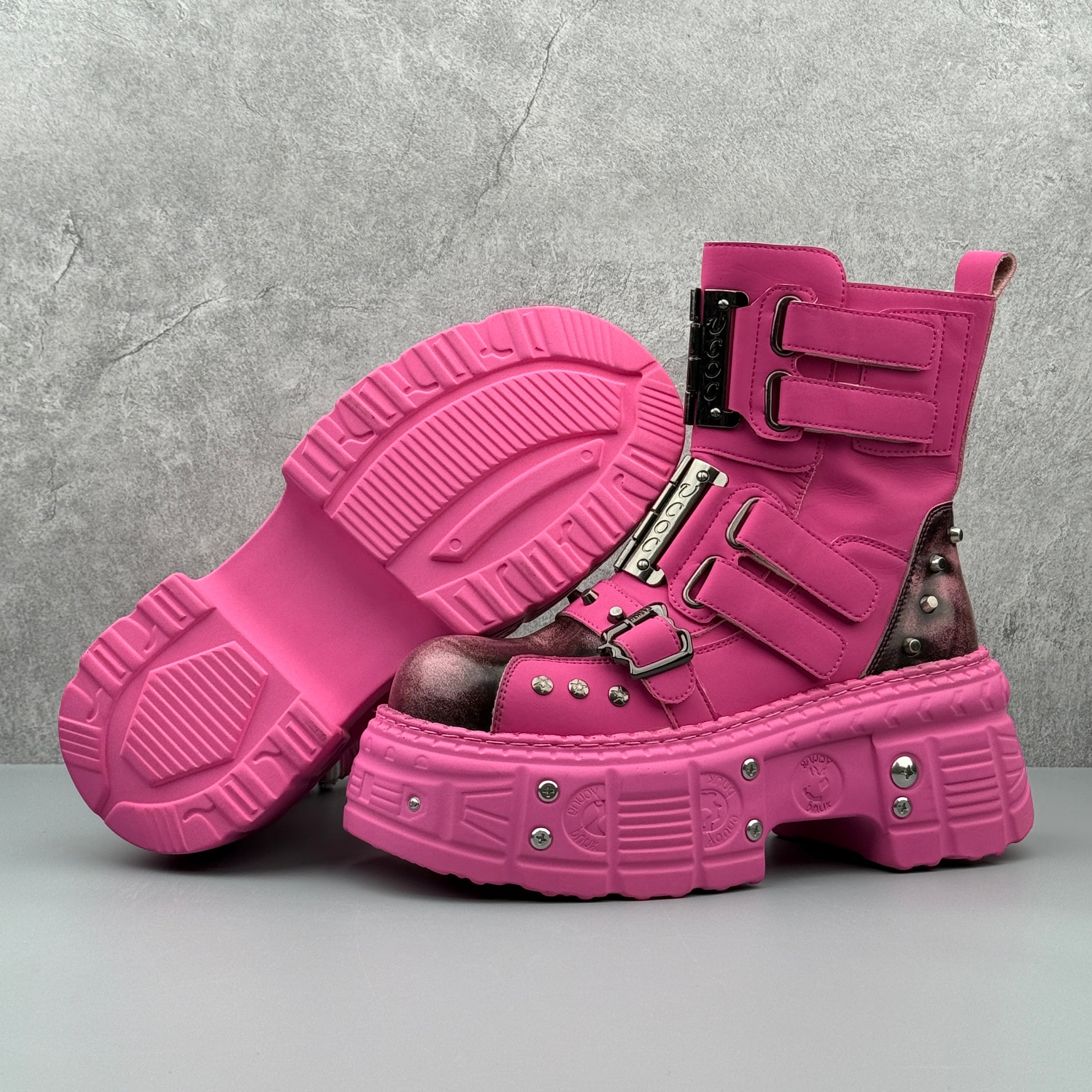 Hybriss Rampart– Martin Boots with Rivet Detail