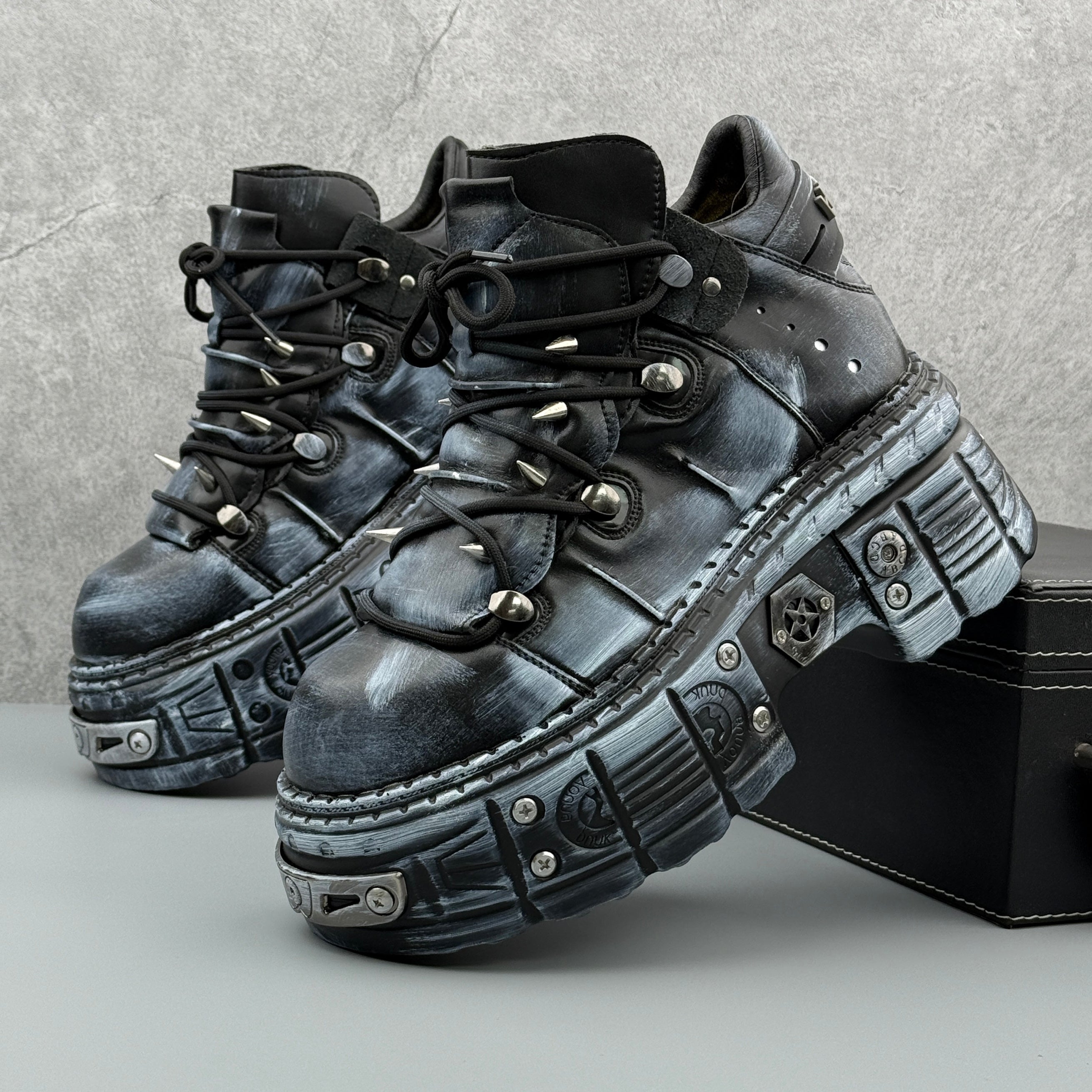 Hybriss Relic– Vintage Martin Boots