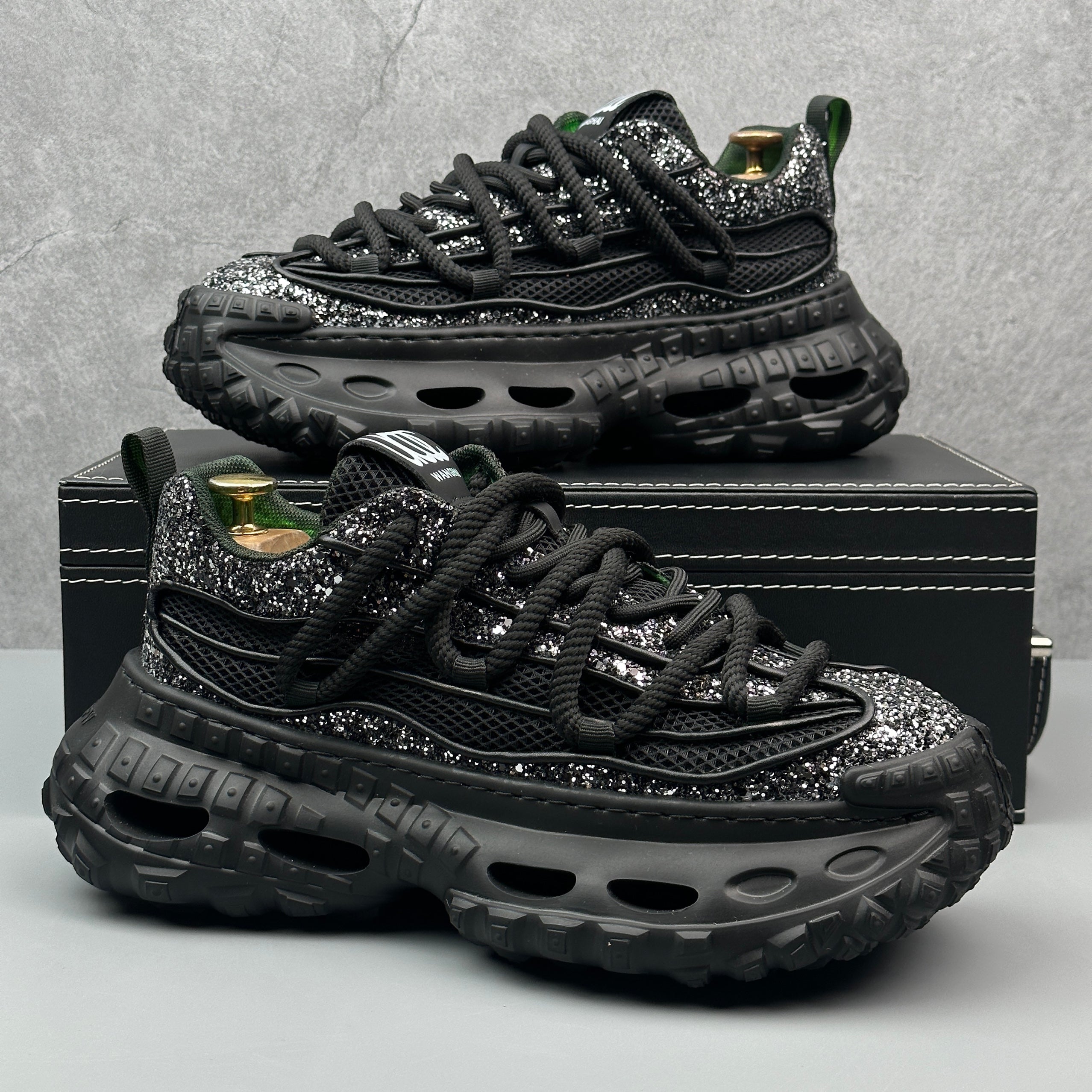 Hybriss ShineWeave Black– Youthful Dad Shoes