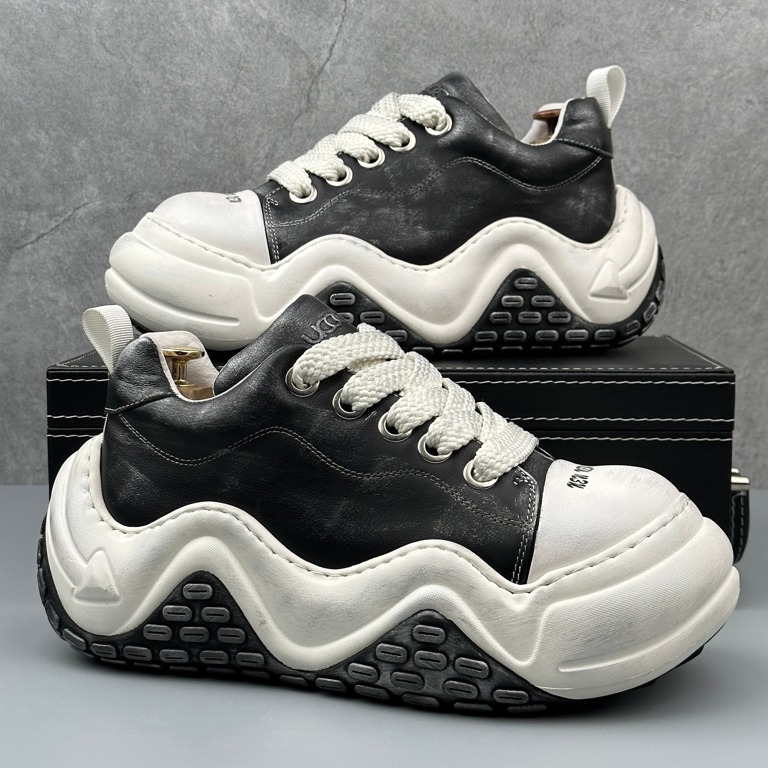 Hybriss HeritageLift Black– Old-Style Dad Shoes