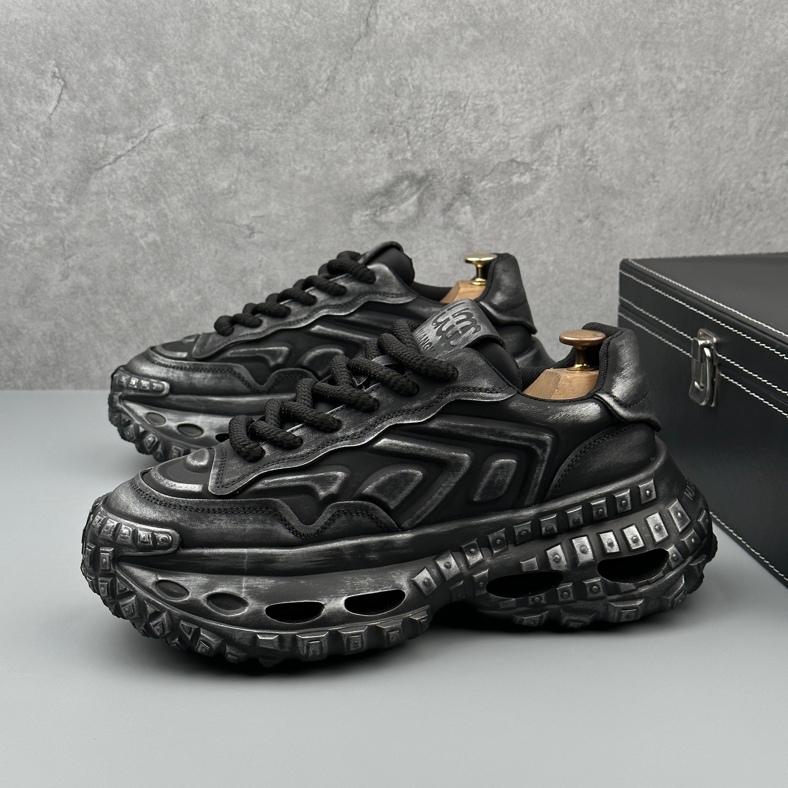 Hybriss RetroPlain Black– Retro Dad Shoes