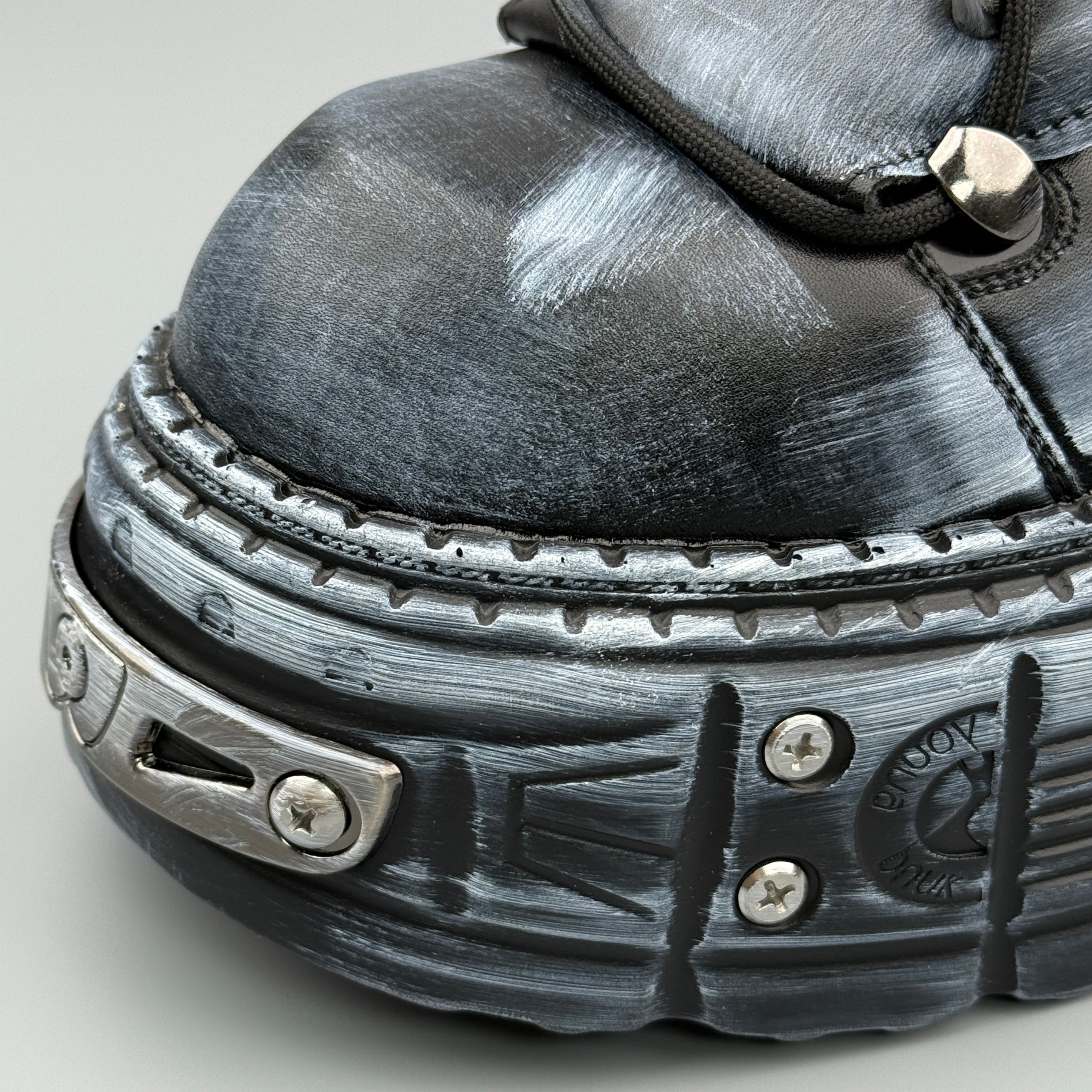 Hybriss Relic– Vintage Martin Boots