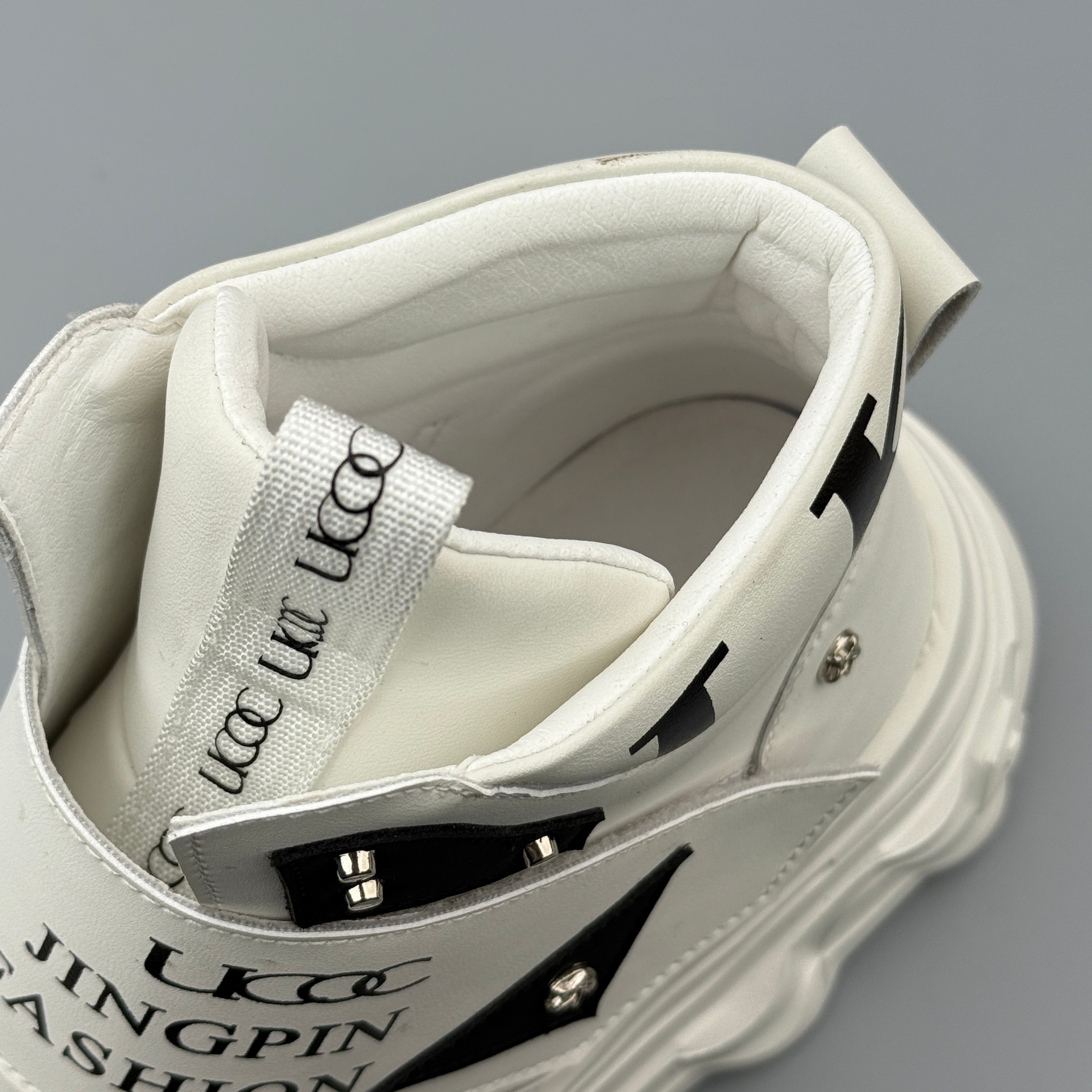 Hybriss Core– Minimalist Martin Boots