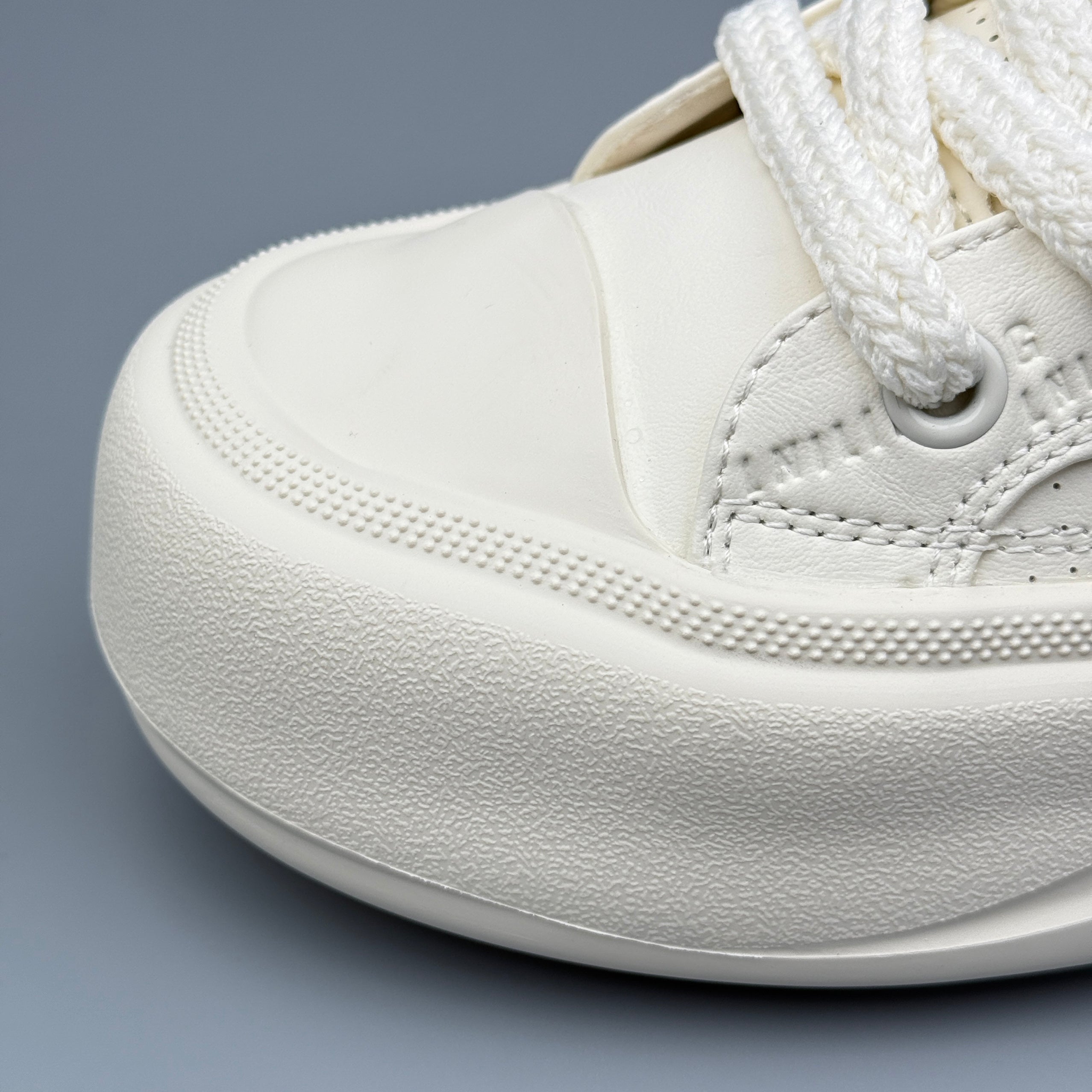 Hybriss StitchLine Beige– Stoff & Mikrofaserleder White Shoes