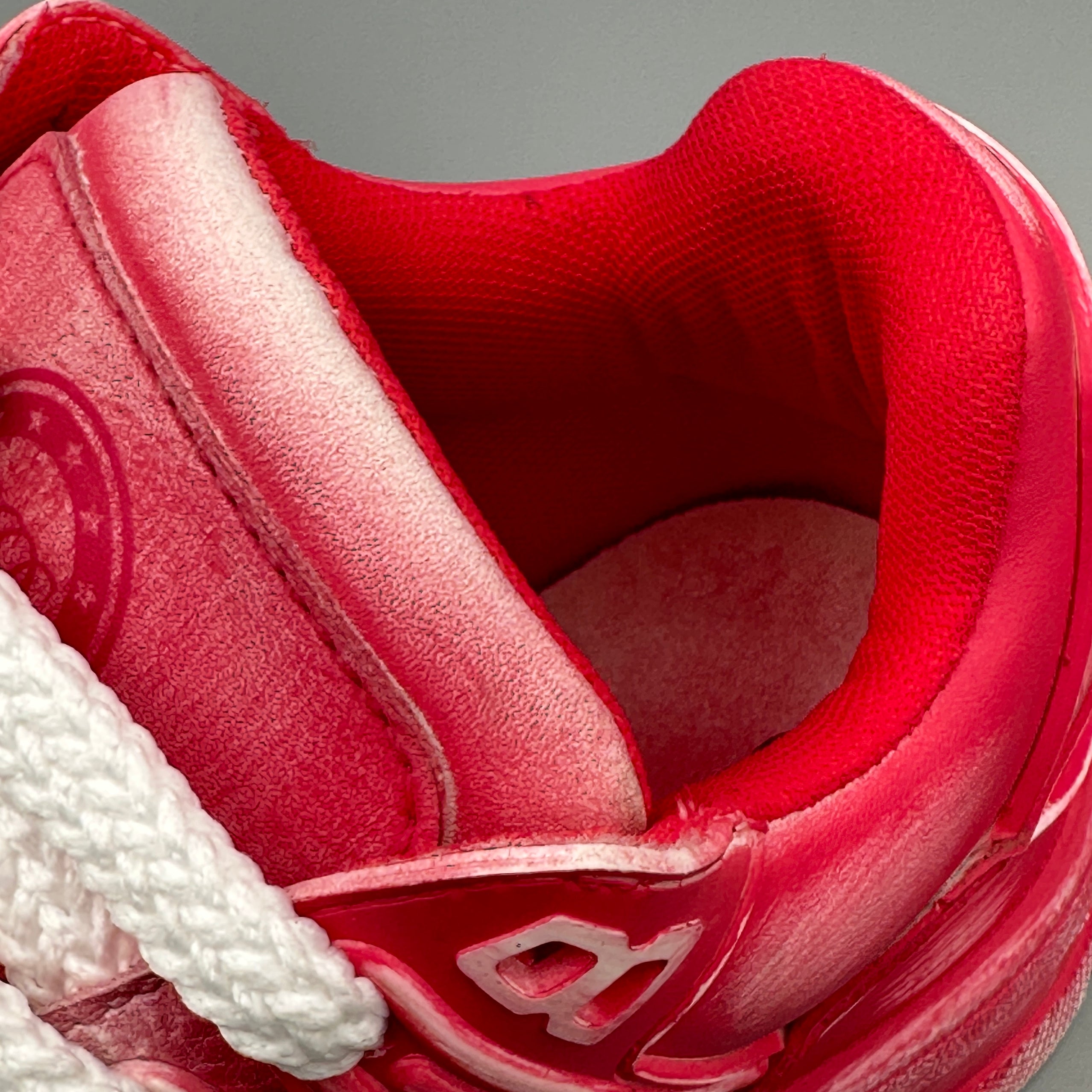 Hybriss EmbroCore White Red– PU & Mikrofaserleder Sneakers