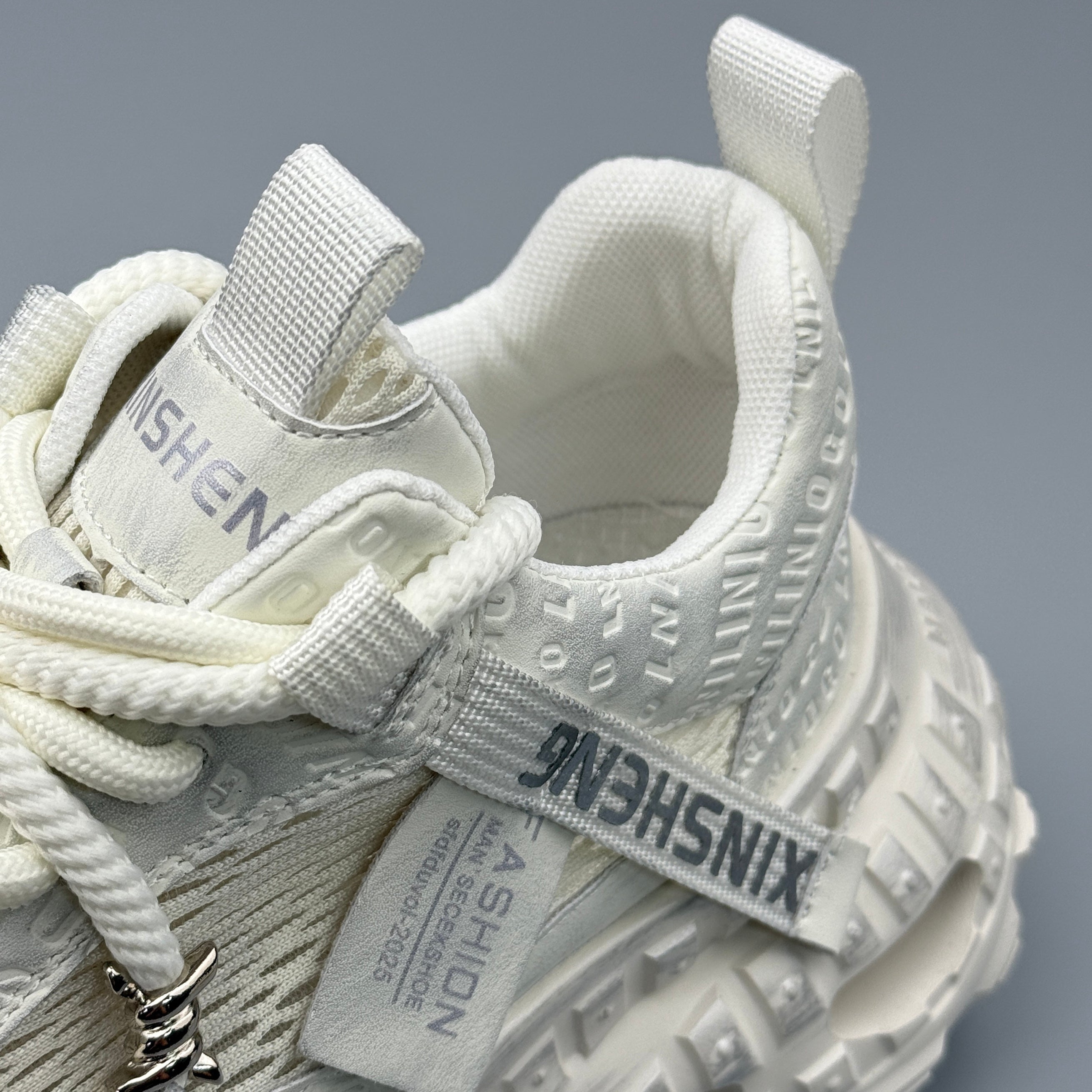 Hybriss UCOC ThreadRise White– Retro Dad Shoes