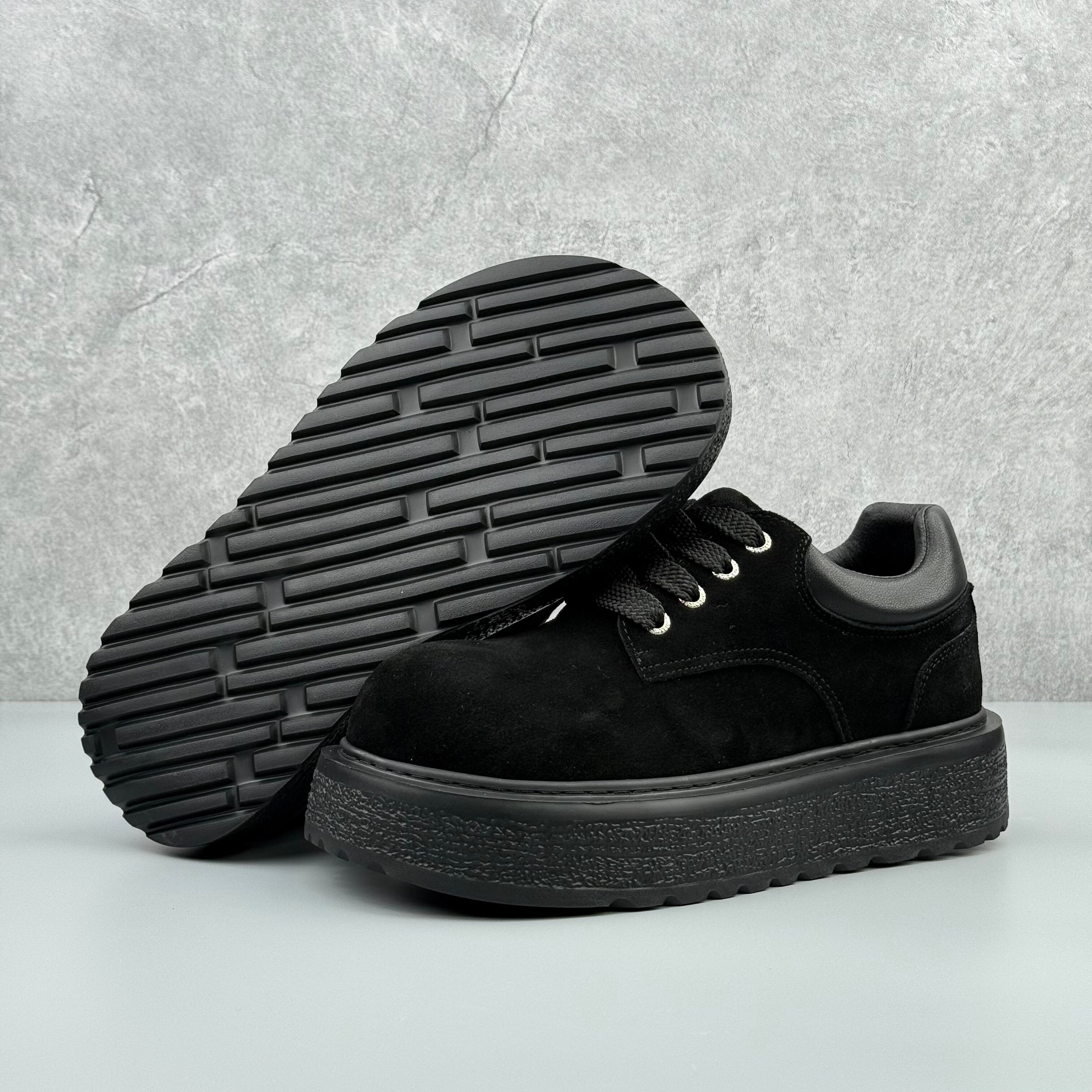 Hybriss NubuckMartin Black– Short‑Tube Nubuck Leather Martin Boots