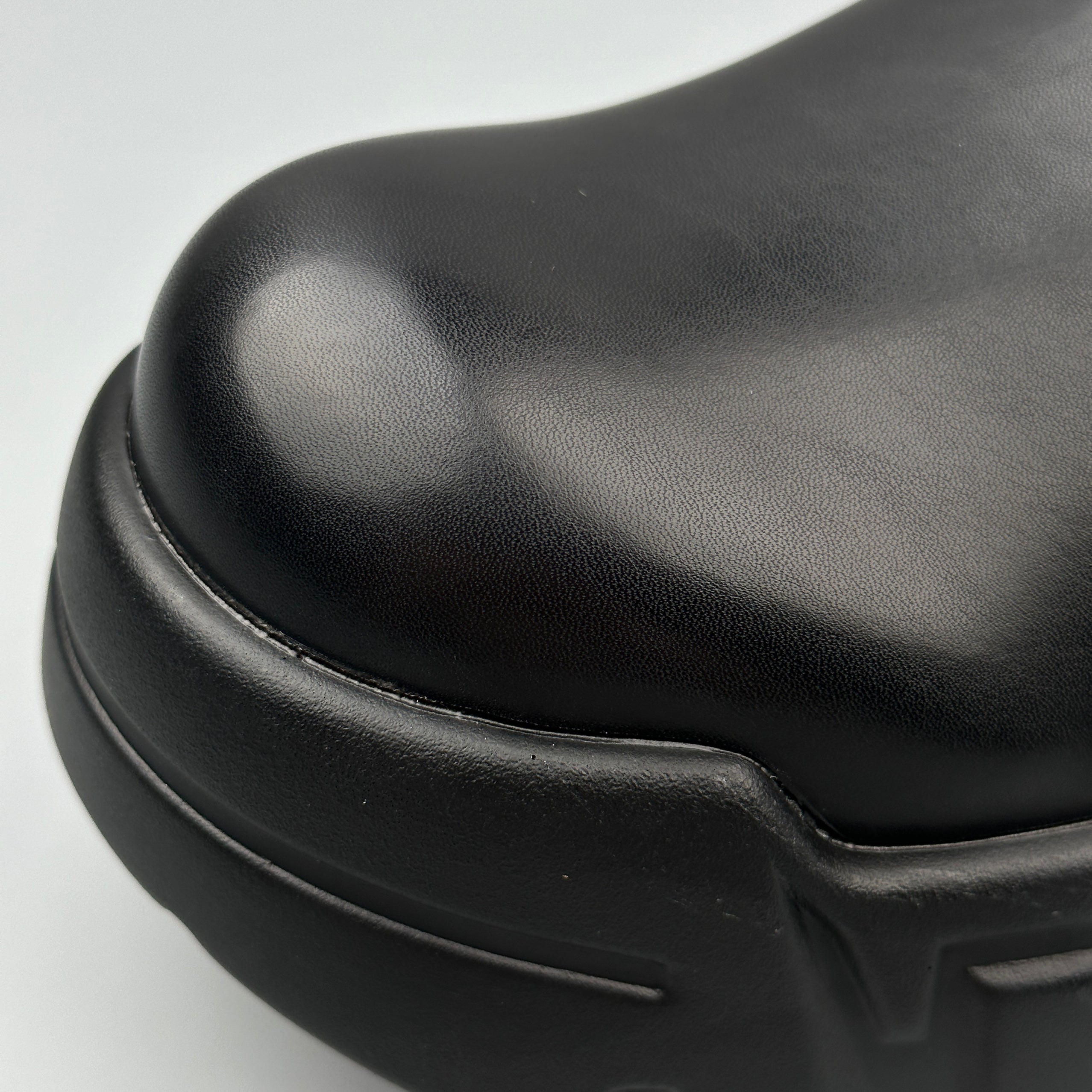 Hybriss EuroRise – Short‑Tube Microfiber Leather Martin Boots