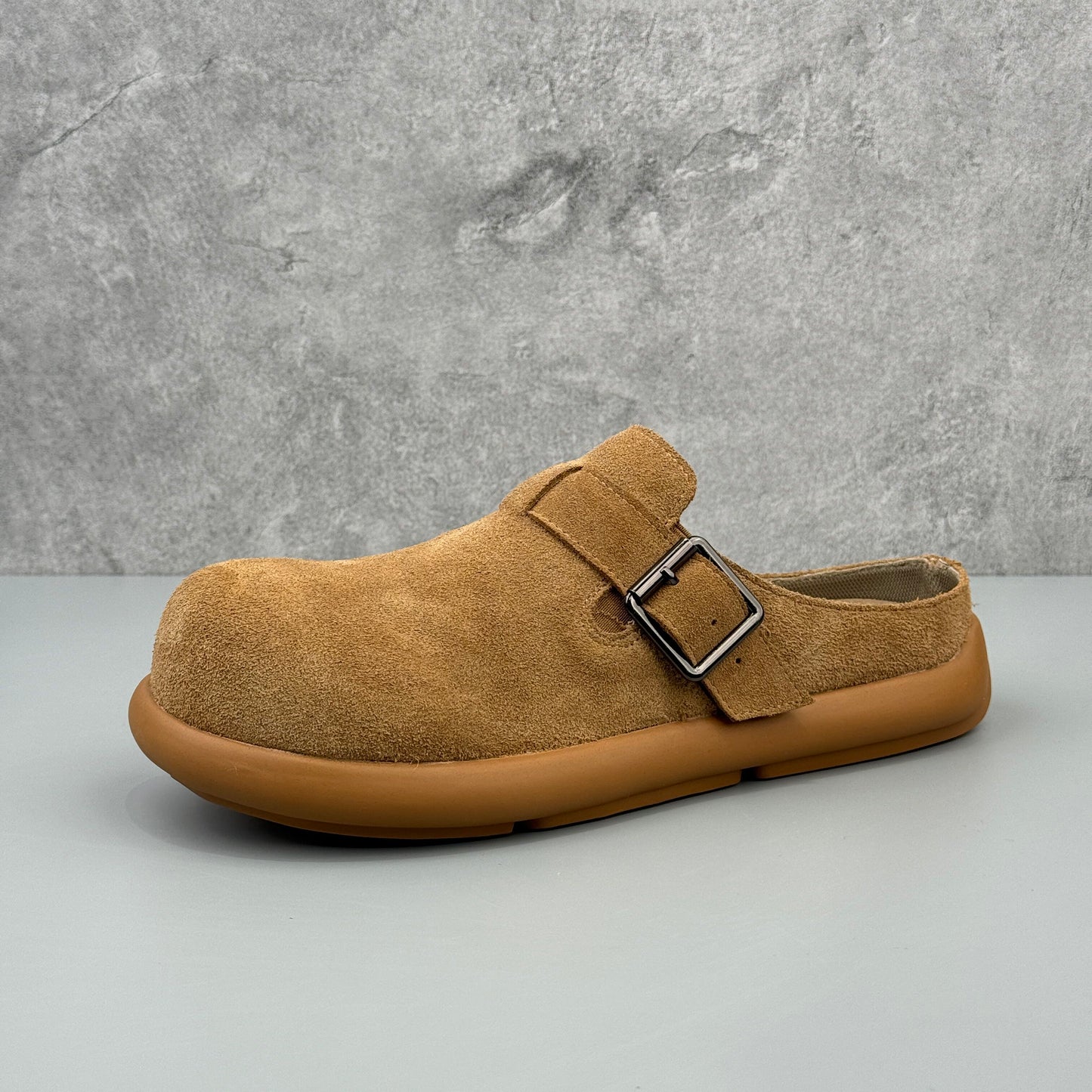 Hybriss Big-Head Suede Utility Clog