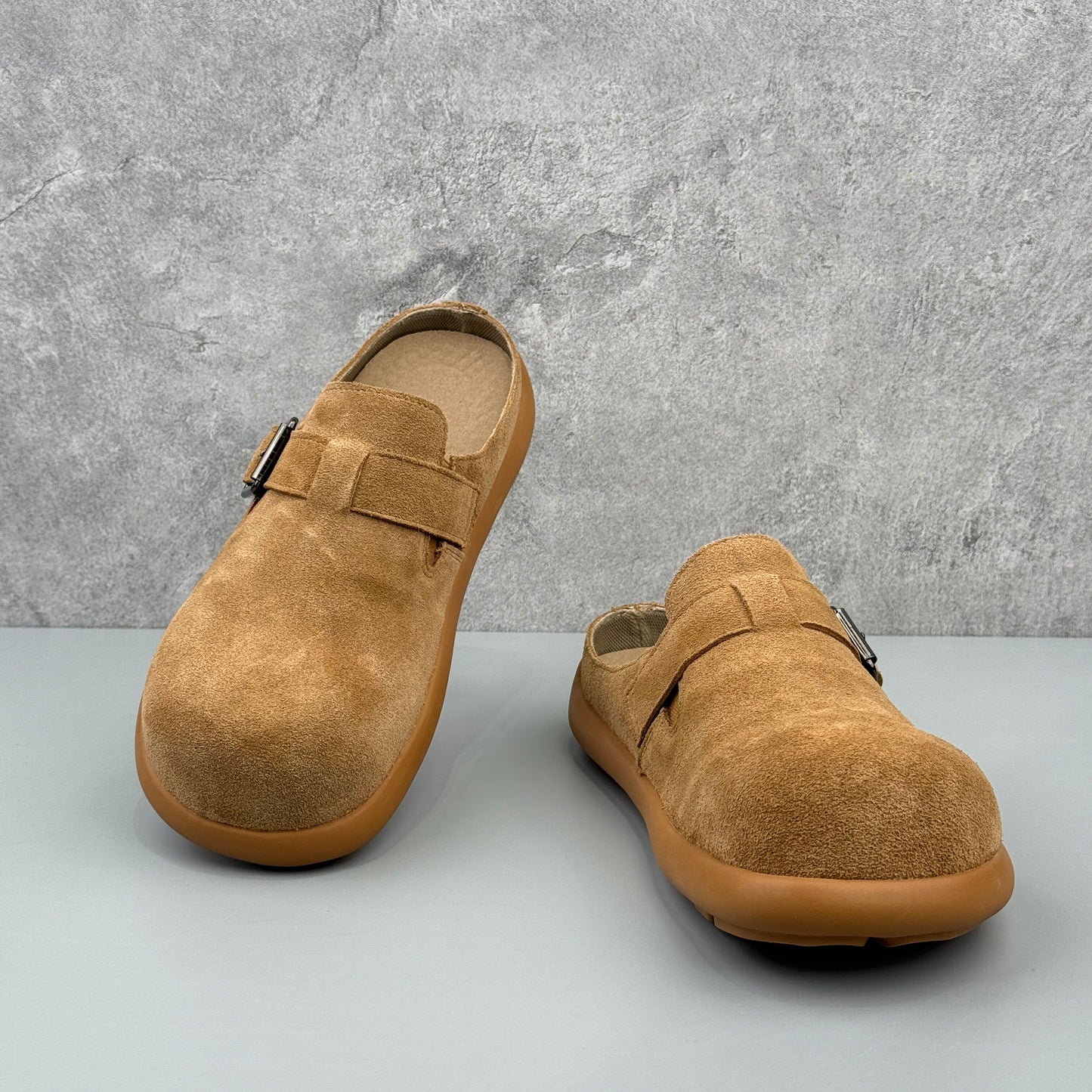 Hybriss Big-Head Suede Utility Clog