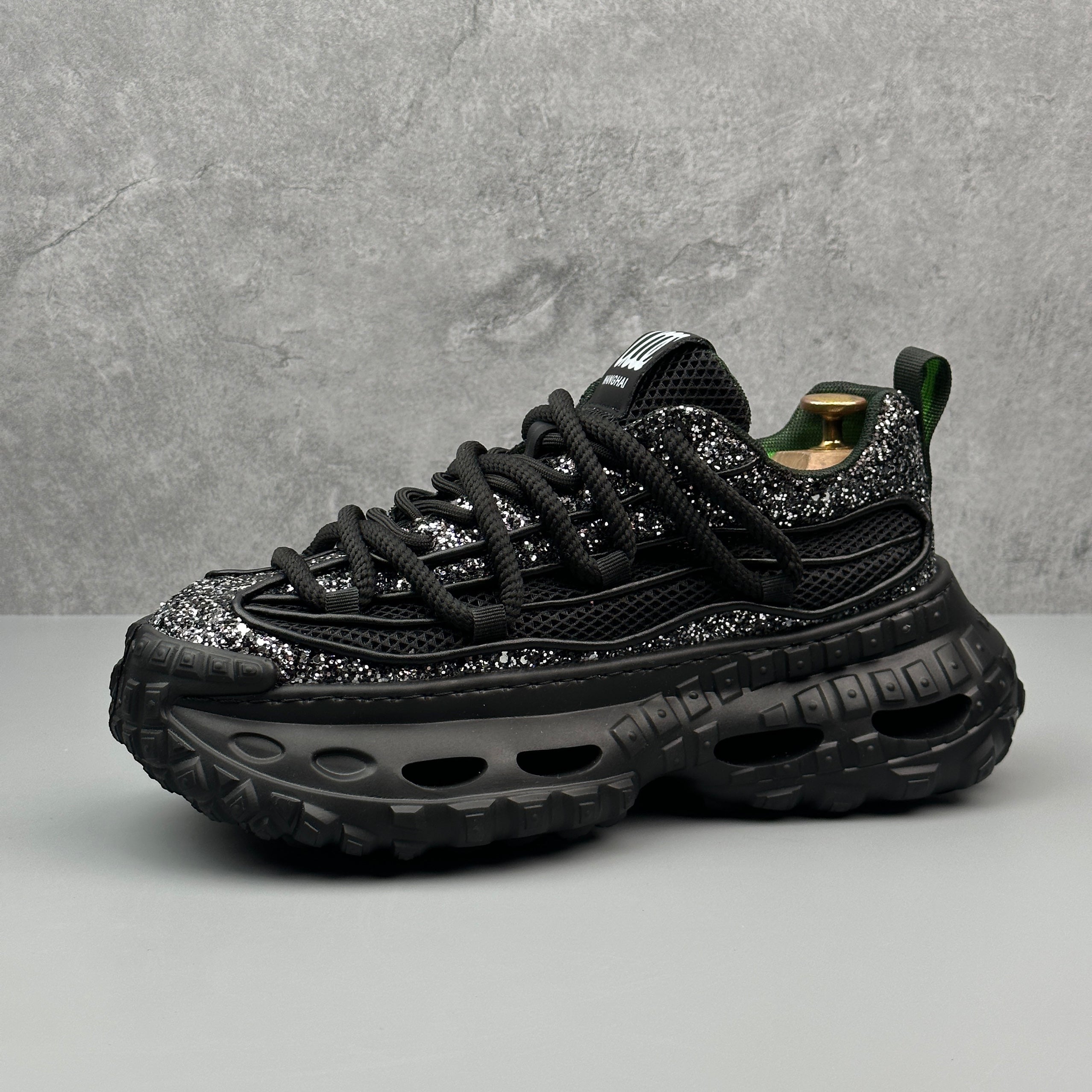 Hybriss ShineWeave Black– Youthful Dad Shoes