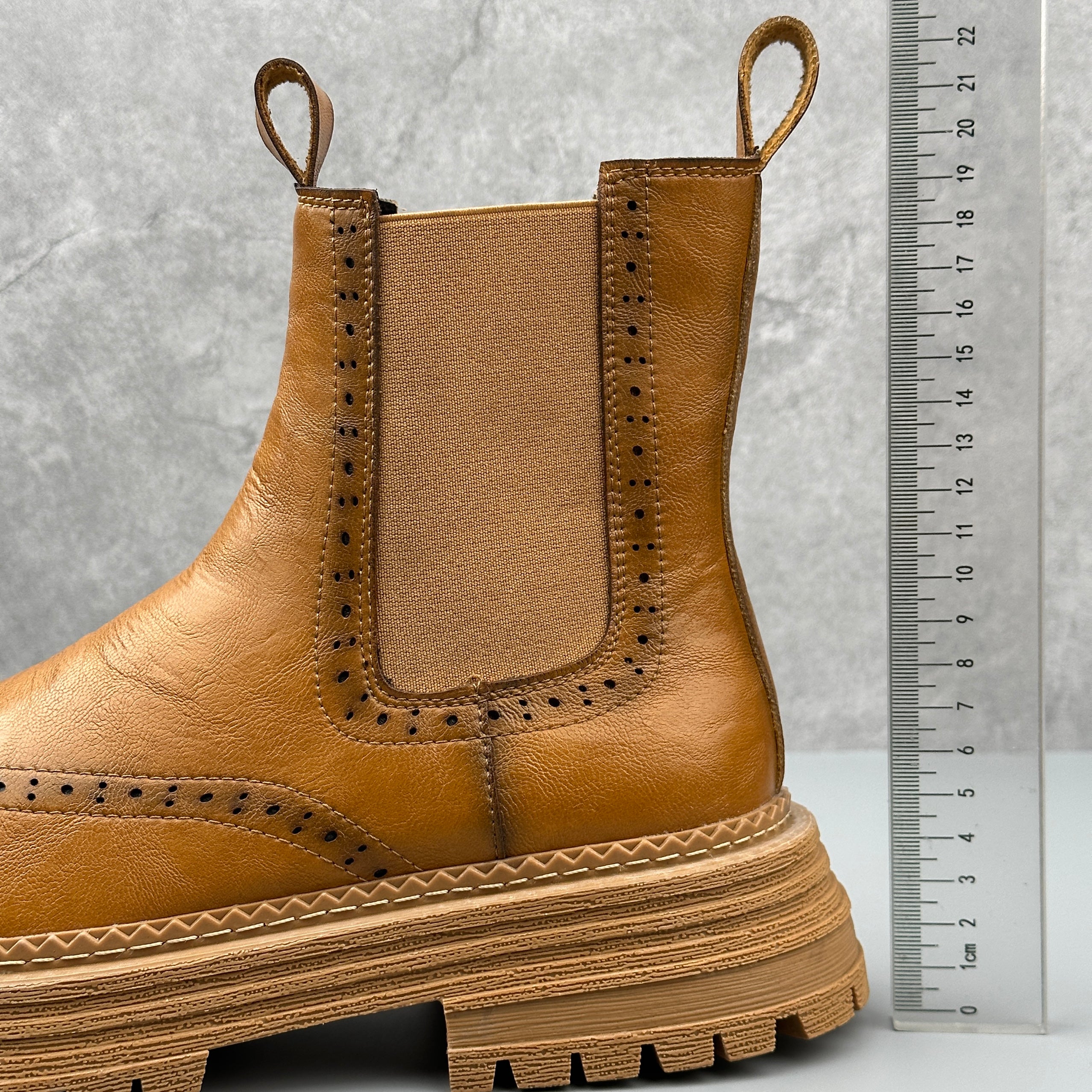 Hybriss Carve– British Style Chelsea Boots