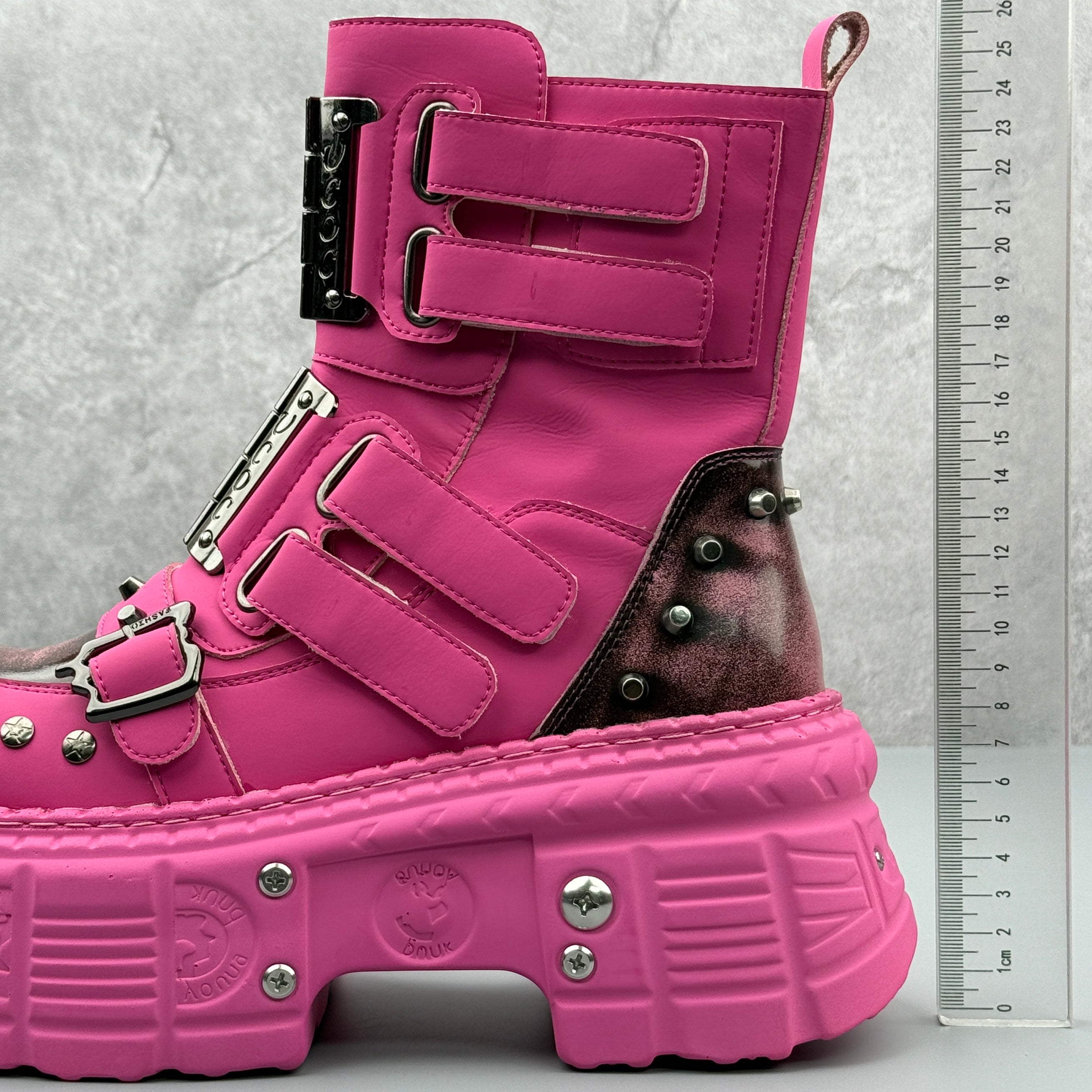 Hybriss Rampart– Martin Boots with Rivet Detail