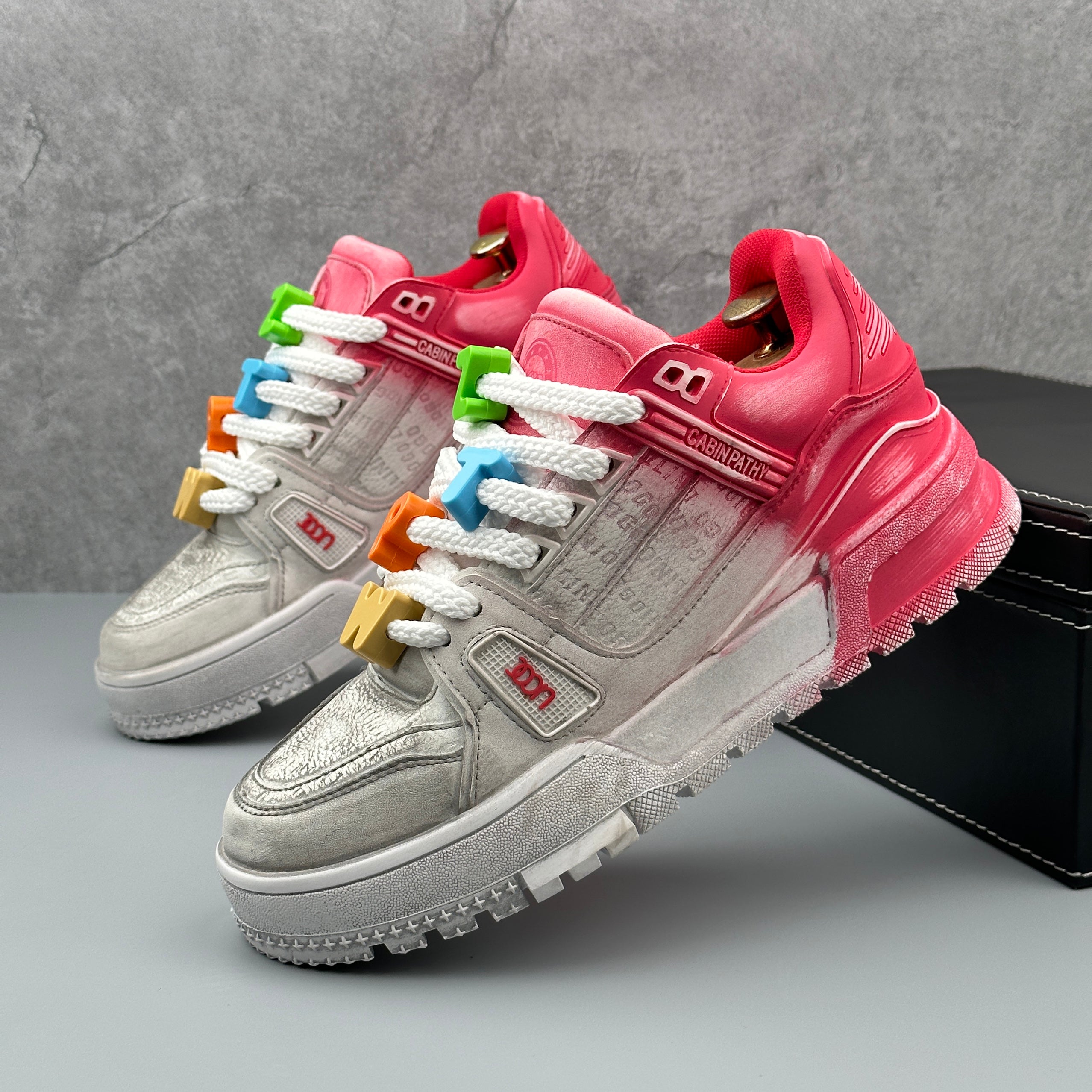 Hybriss EmbroCore White Red– PU & Mikrofaserleder Sneakers