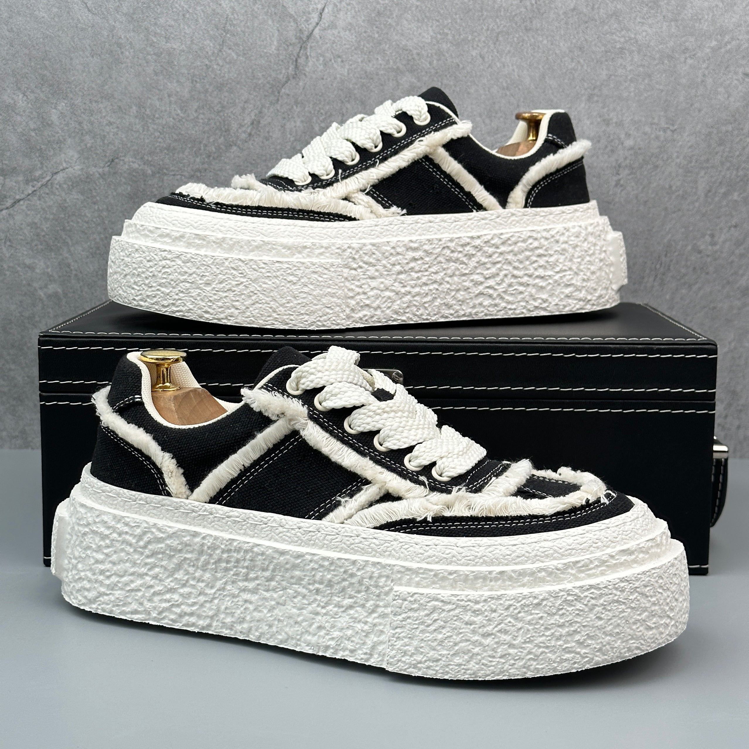 Hybriss TasselCore Black– Mikrofaserleder Sneakers