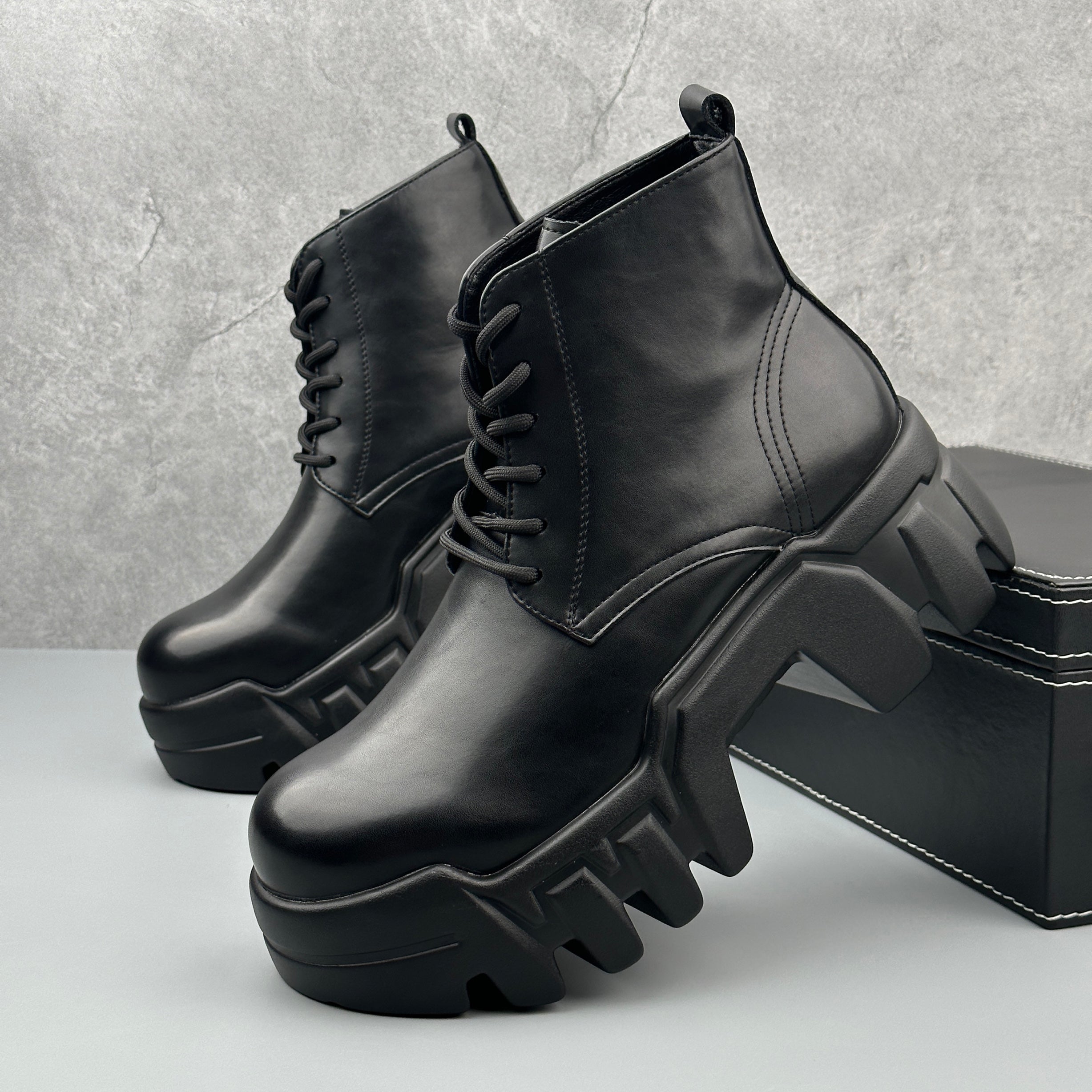 Hybriss EuroRise – Short‑Tube Microfiber Leather Martin Boots