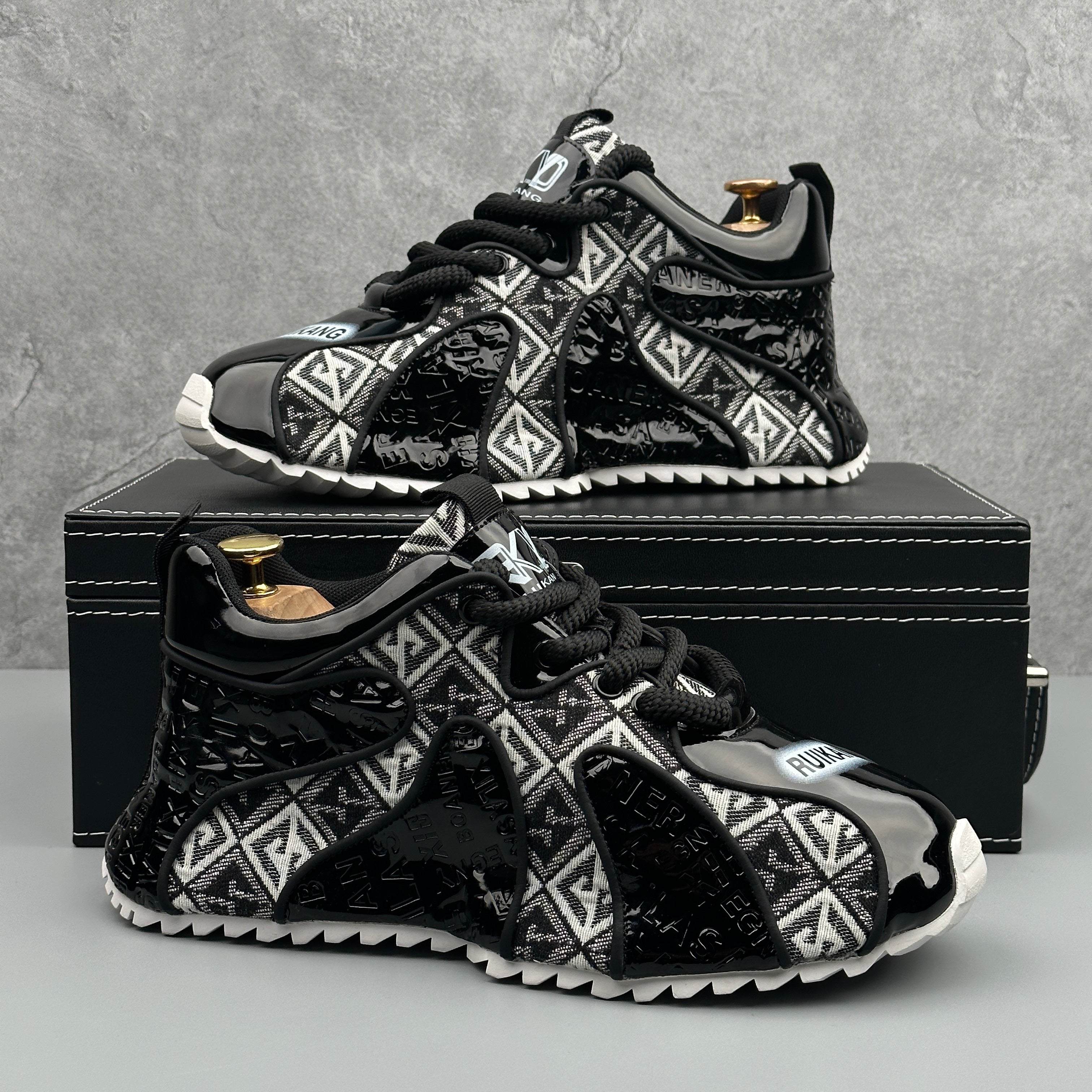 Hybriss Cabuncci EmbroLift Black– Casual Shoes