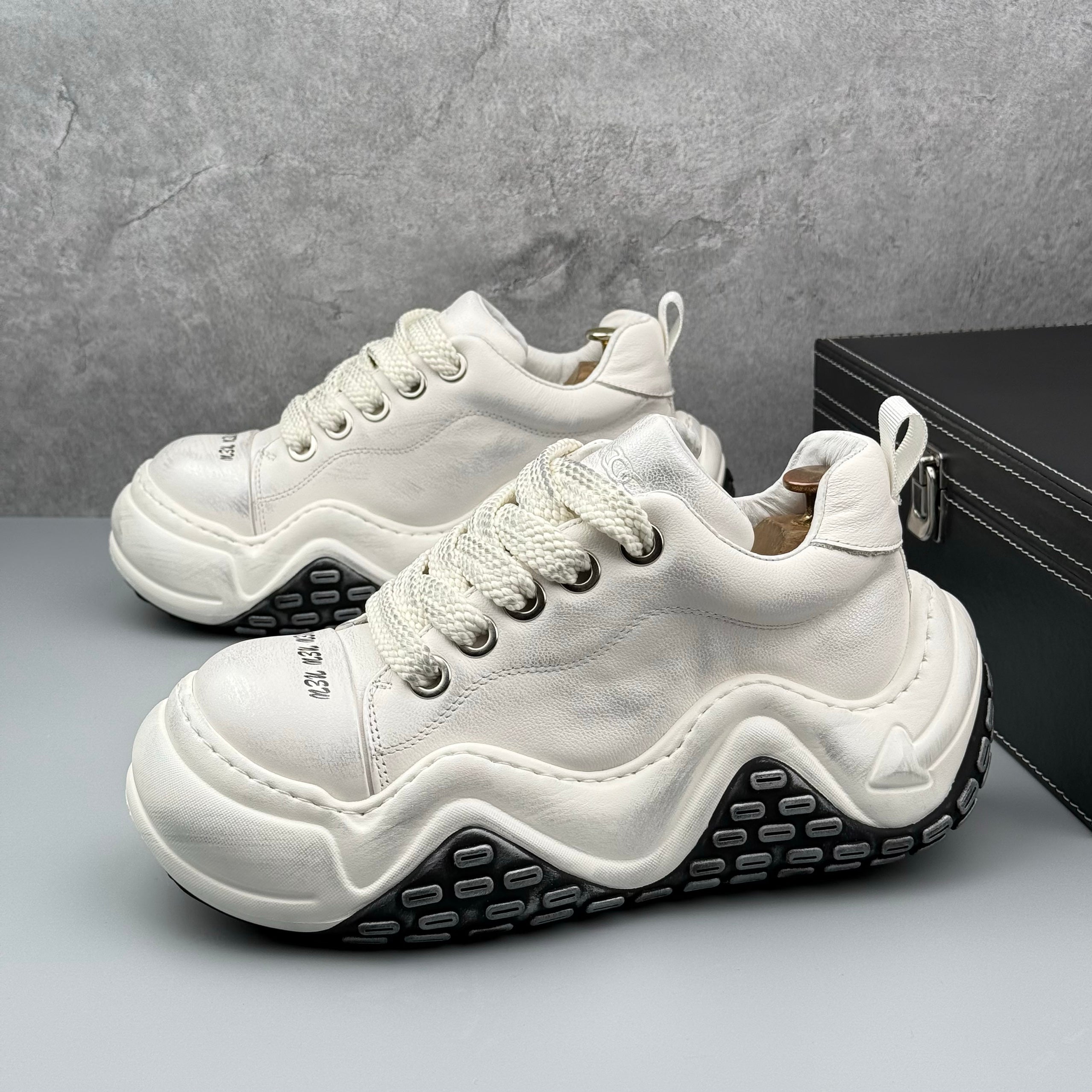 Hybriss RubbedCore White– Leather Dad Shoes