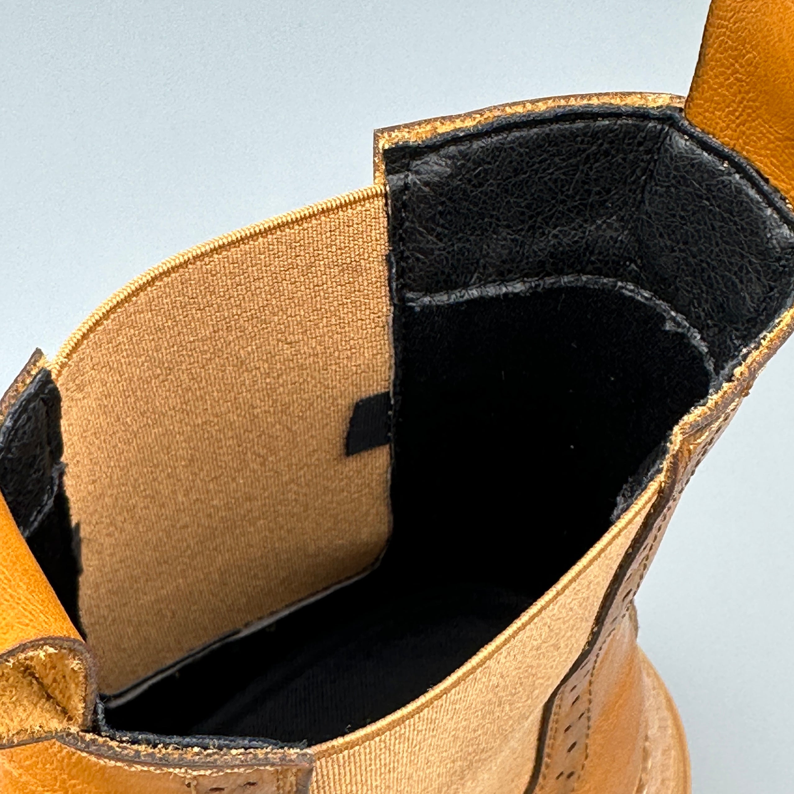 Hybriss Carve– British Style Chelsea Boots